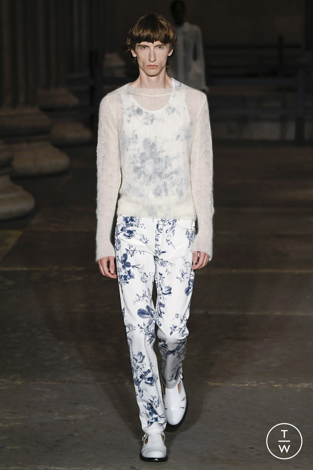 Fashion Week London Spring/Summer 2022 look 28 from the Erdem collection 女装