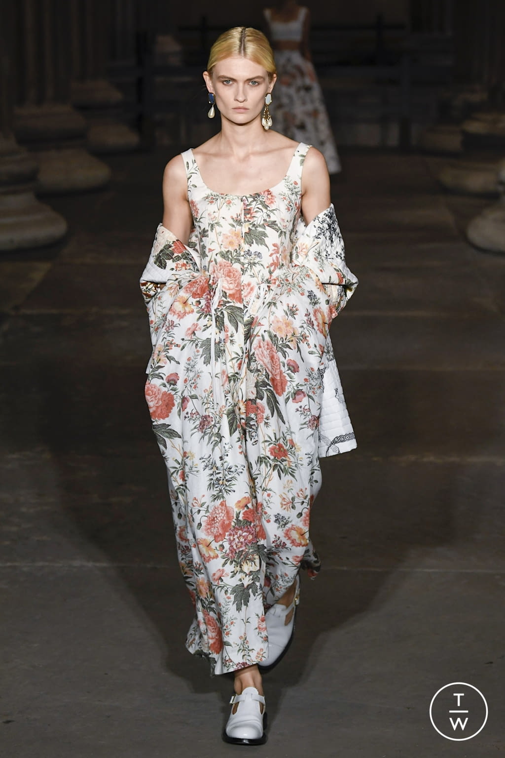 Fashion Week London Spring/Summer 2022 look 30 from the Erdem collection womenswear