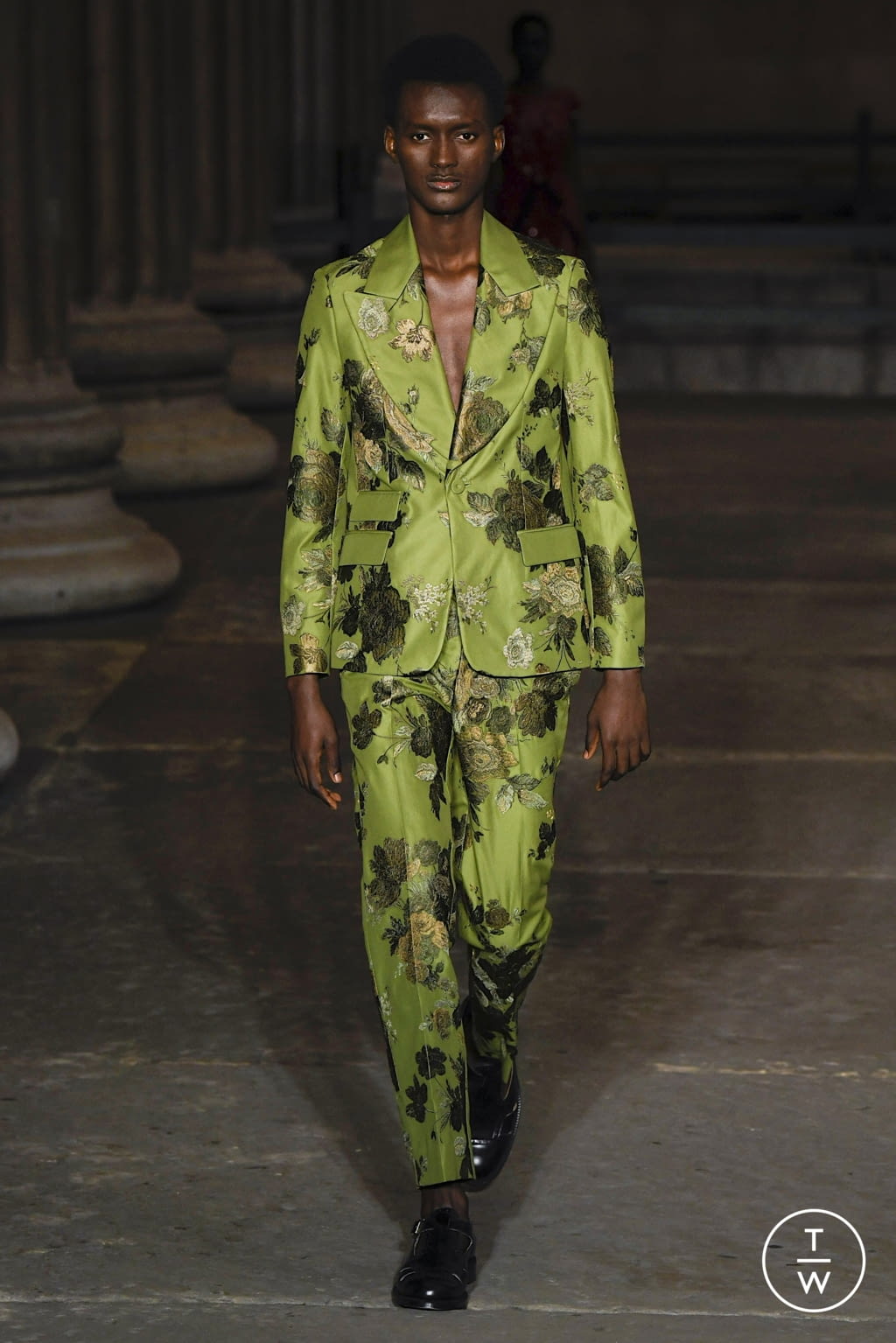 Fashion Week London Spring/Summer 2022 look 37 from the Erdem collection womenswear