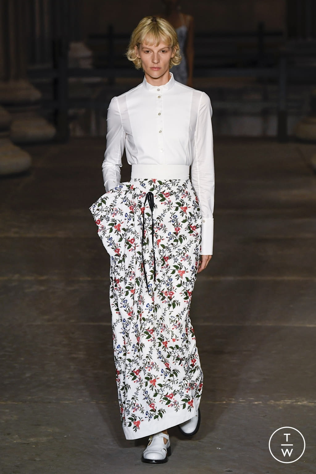 Fashion Week London Spring/Summer 2022 look 40 from the Erdem collection 女装