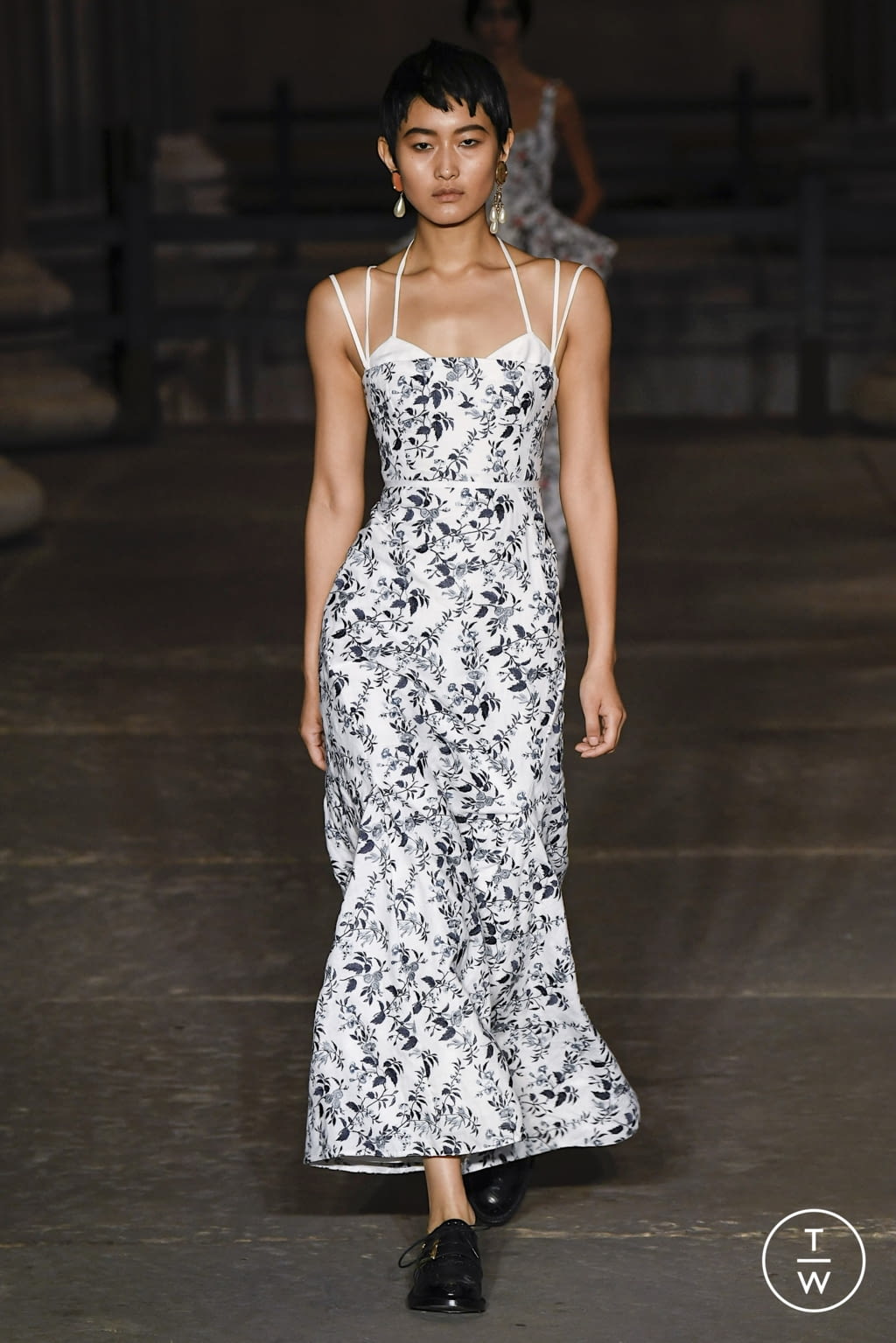 Fashion Week London Spring/Summer 2022 look 41 from the Erdem collection 女装