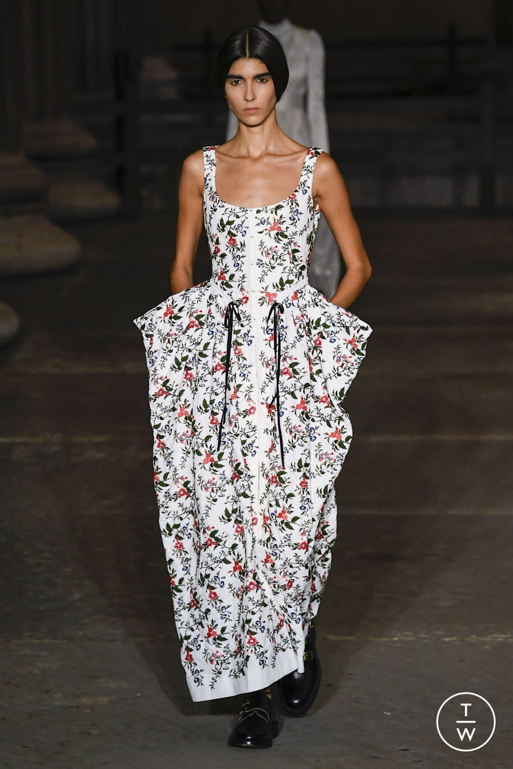 Fashion Week London Spring/Summer 2022 look 42 from the Erdem collection womenswear