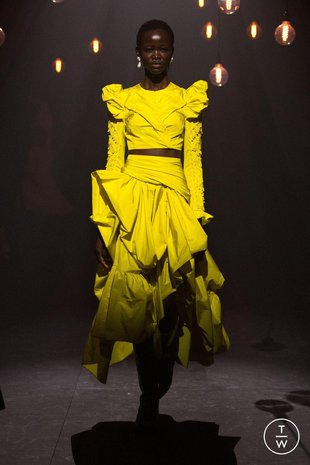 Fashion Week London Fall/Winter 2023 look 12 de la collection Erdem womenswear