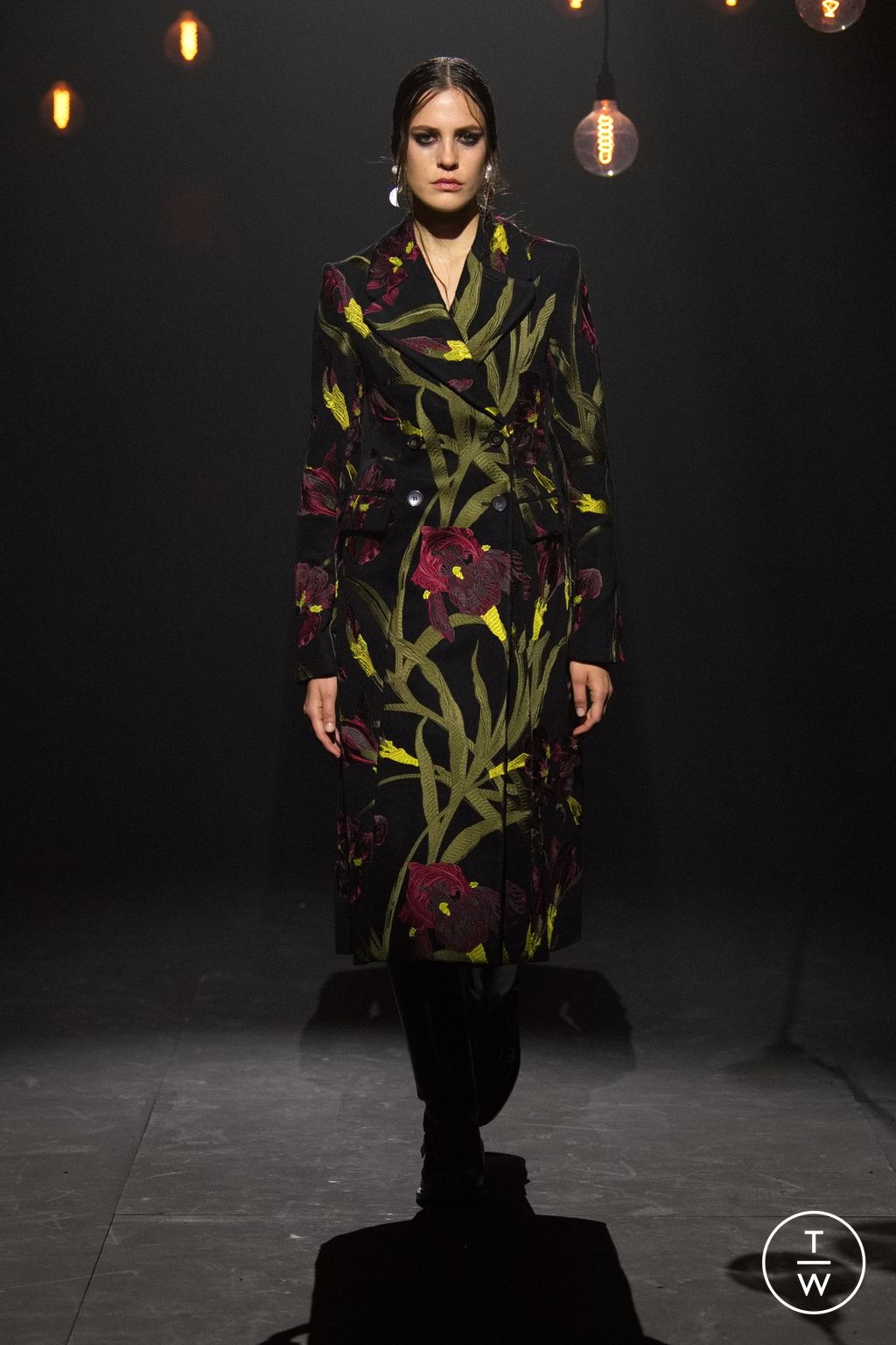 Fashion Week London Fall/Winter 2023 look 15 de la collection Erdem womenswear