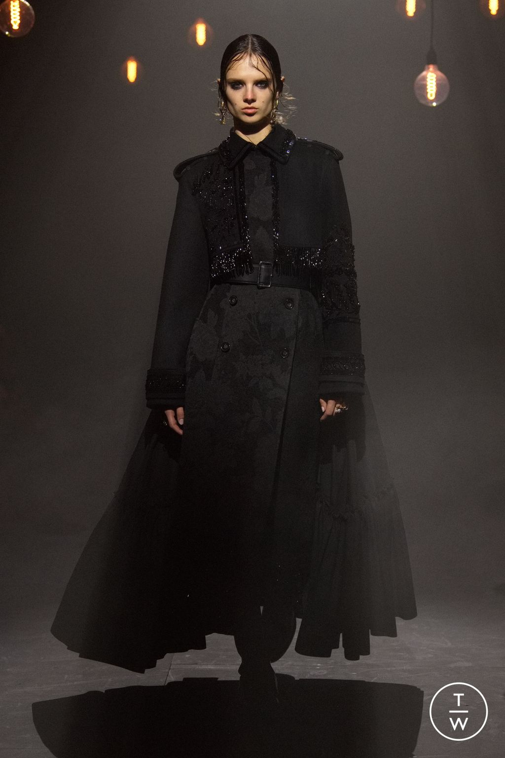 Fashion Week London Fall/Winter 2023 look 1 from the Erdem collection 女装