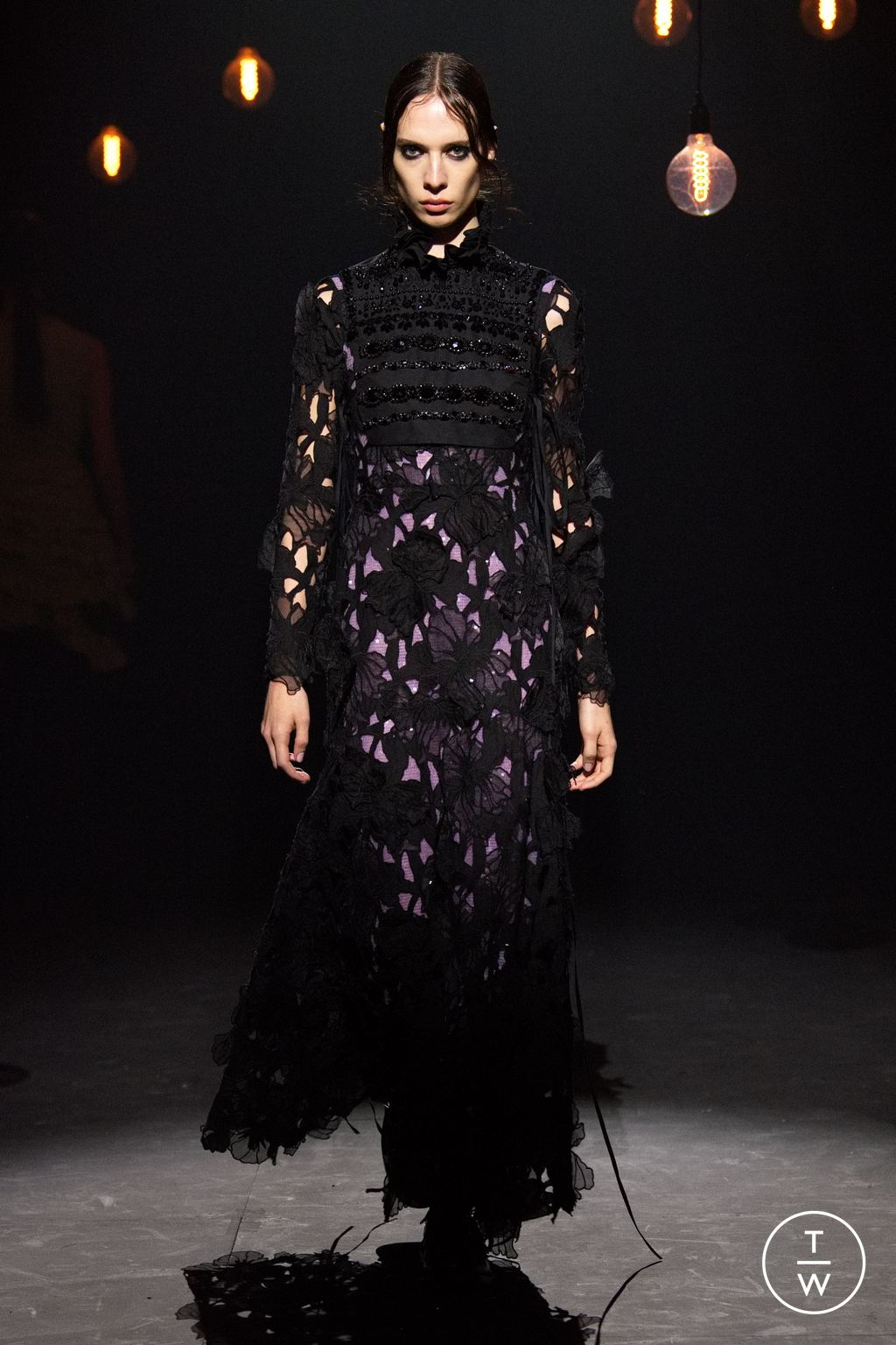 Fashion Week London Fall/Winter 2023 look 28 from the Erdem collection 女装