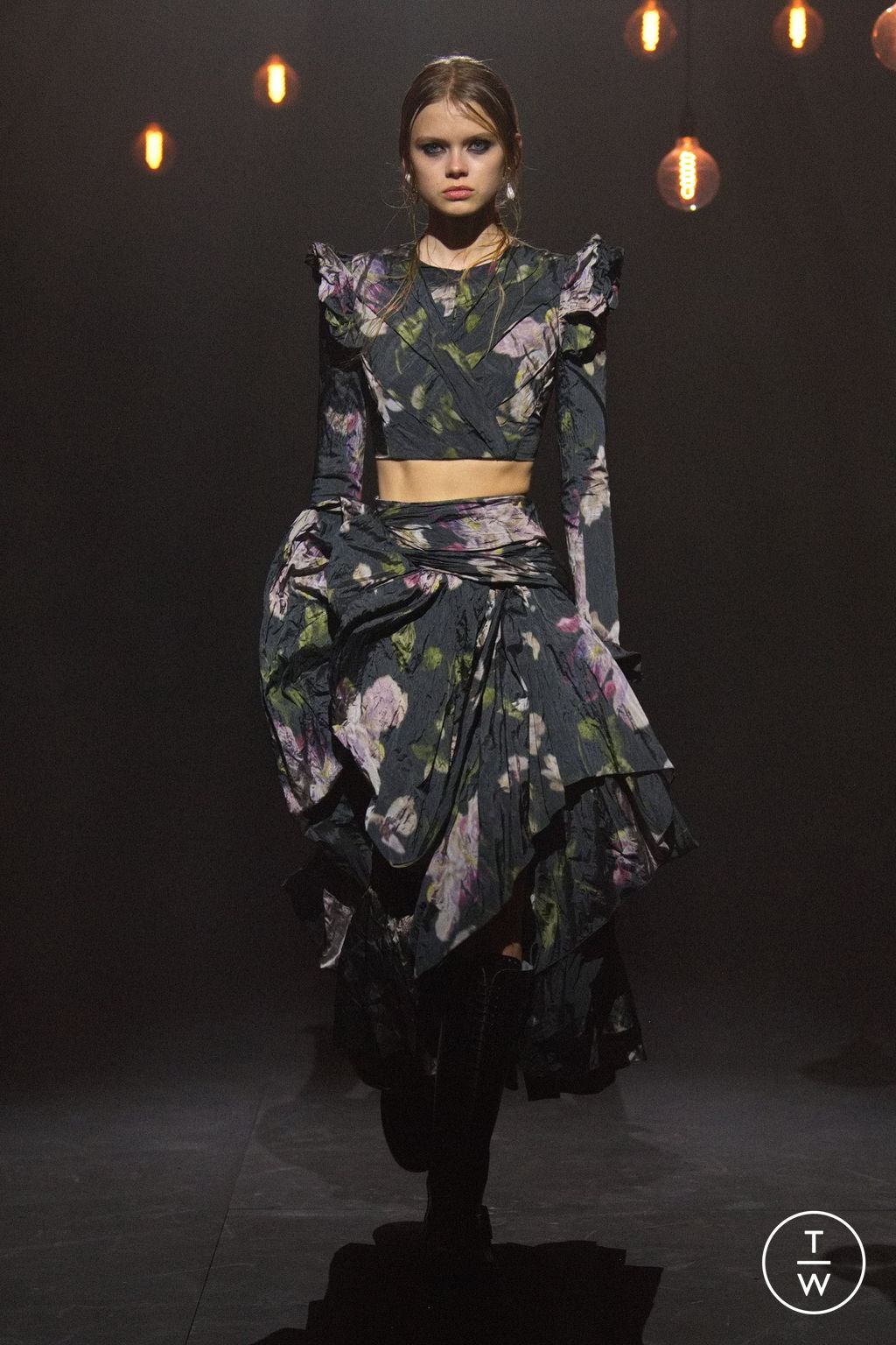 Fashion Week London Fall/Winter 2023 look 2 de la collection Erdem womenswear