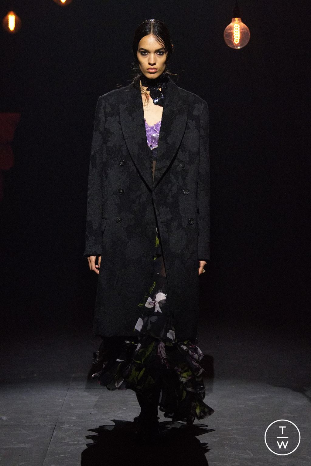 Fashion Week London Fall/Winter 2023 look 31 from the Erdem collection 女装