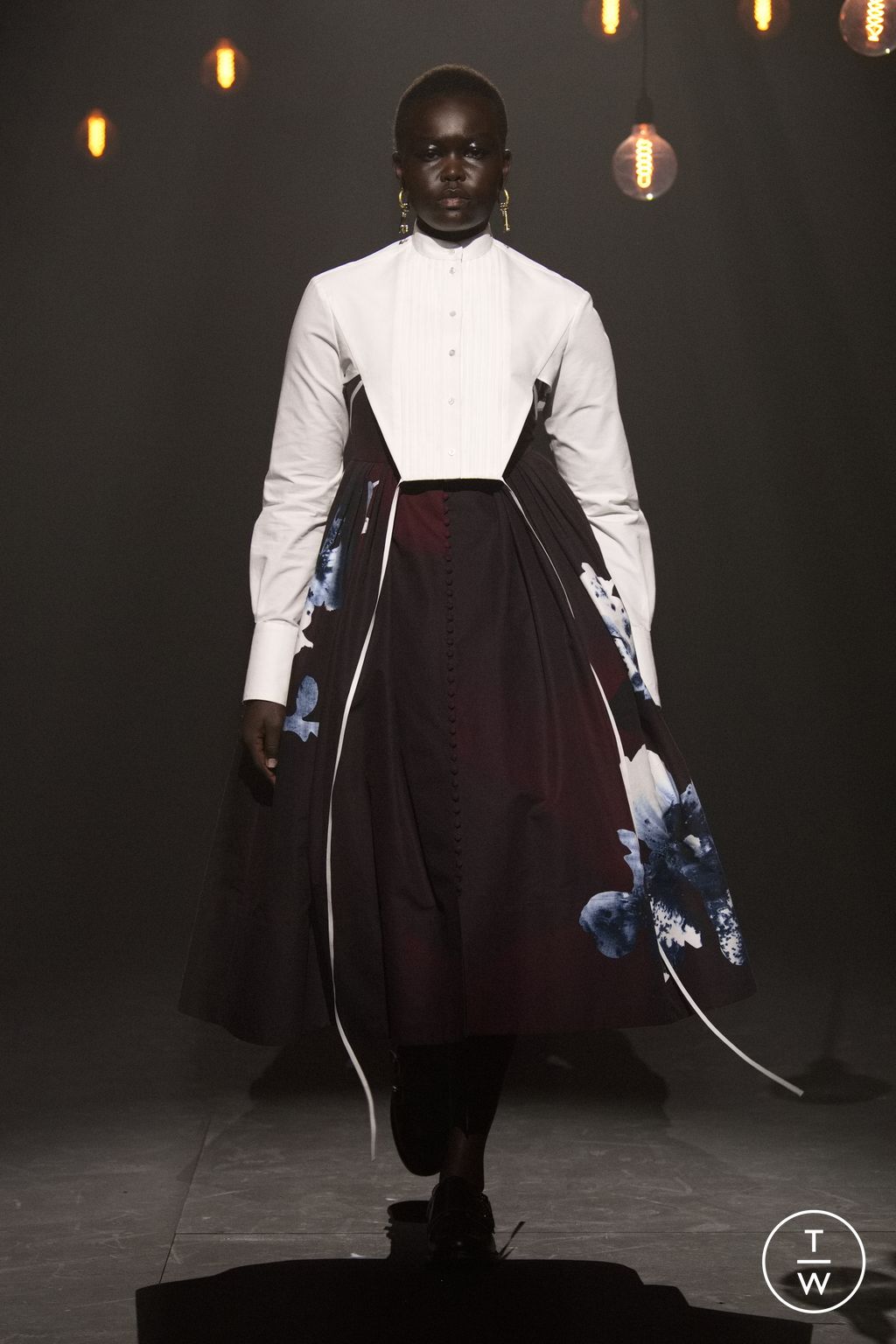 Fashion Week London Fall/Winter 2023 look 9 from the Erdem collection 女装