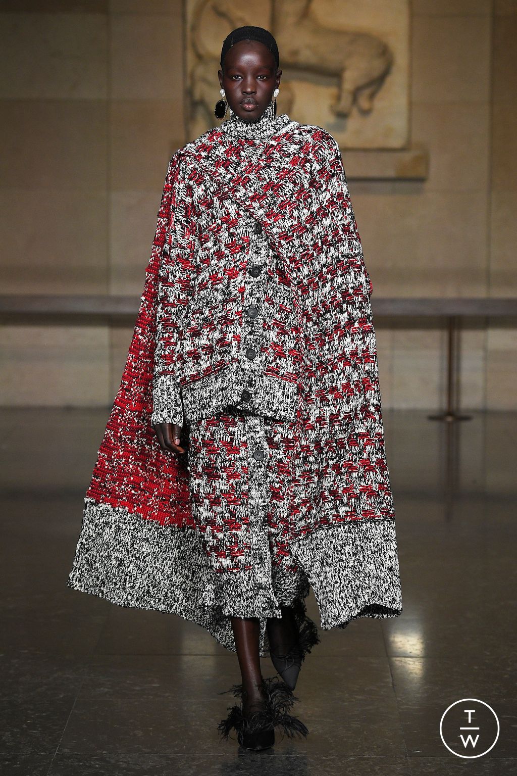 Fashion Week London Fall/Winter 2024 look 12 from the Erdem collection 女装