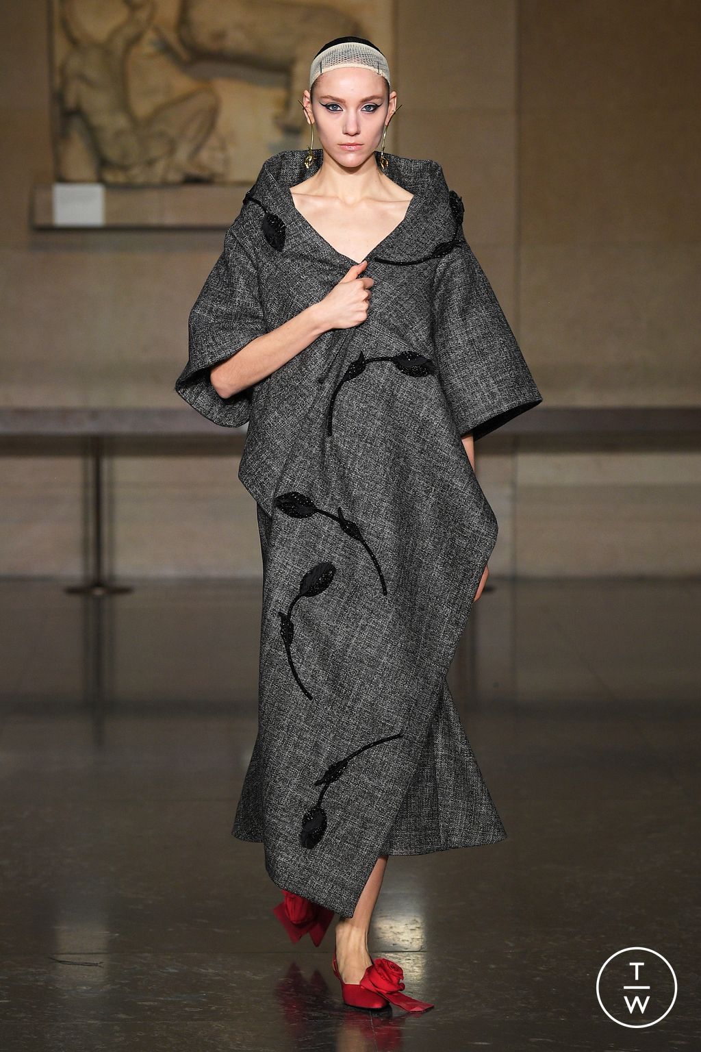 Fashion Week London Fall/Winter 2024 look 14 de la collection Erdem womenswear