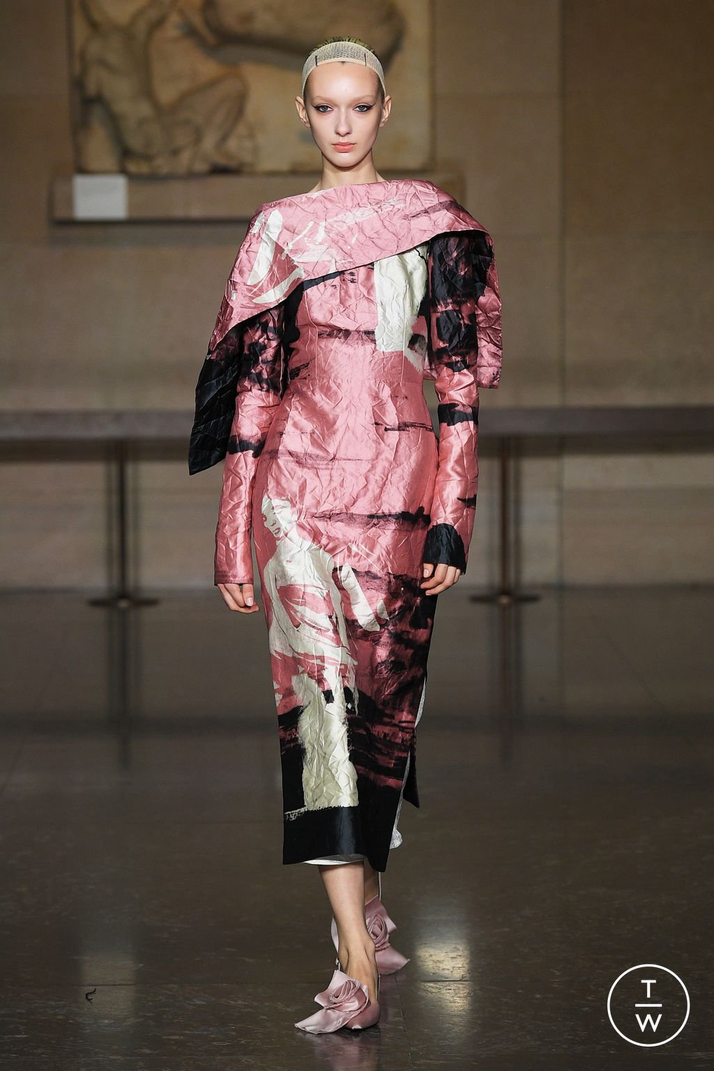 Fashion Week London Fall/Winter 2024 look 15 de la collection Erdem womenswear