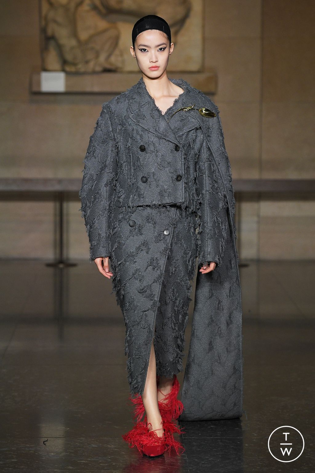 Fashion Week London Fall/Winter 2024 look 18 from the Erdem collection 女装