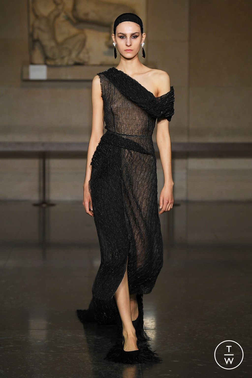 Fashion Week London Fall/Winter 2024 look 25 de la collection Erdem womenswear
