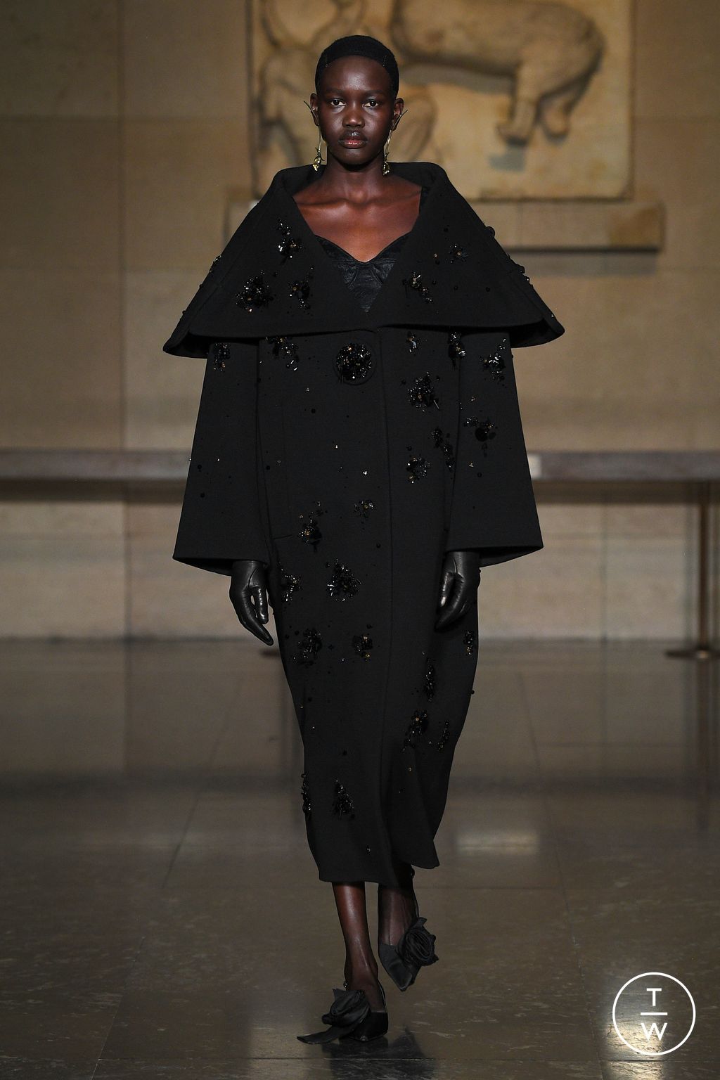 Fashion Week London Fall/Winter 2024 look 31 from the Erdem collection 女装