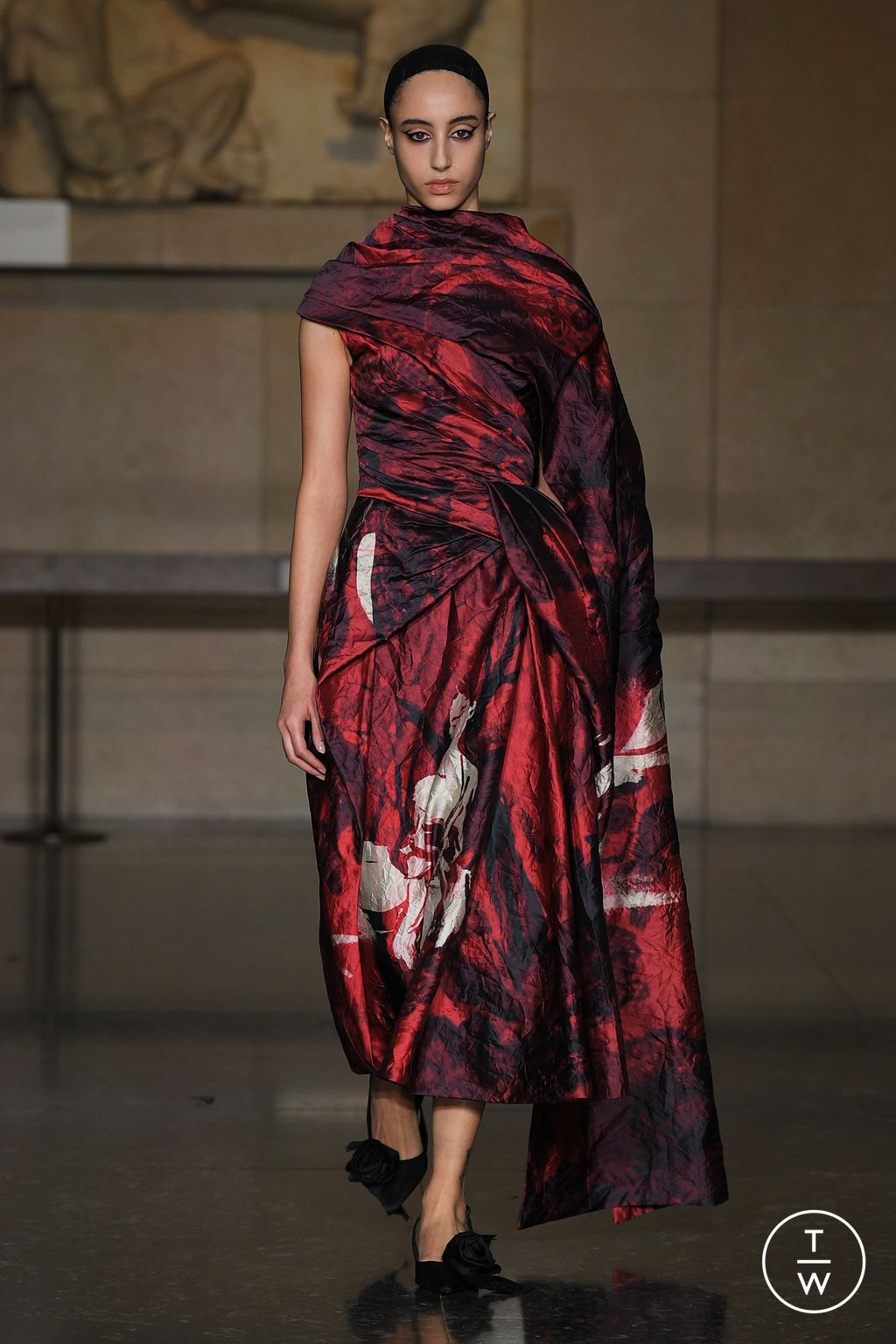 Fashion Week London Fall/Winter 2024 look 35 from the Erdem collection 女装