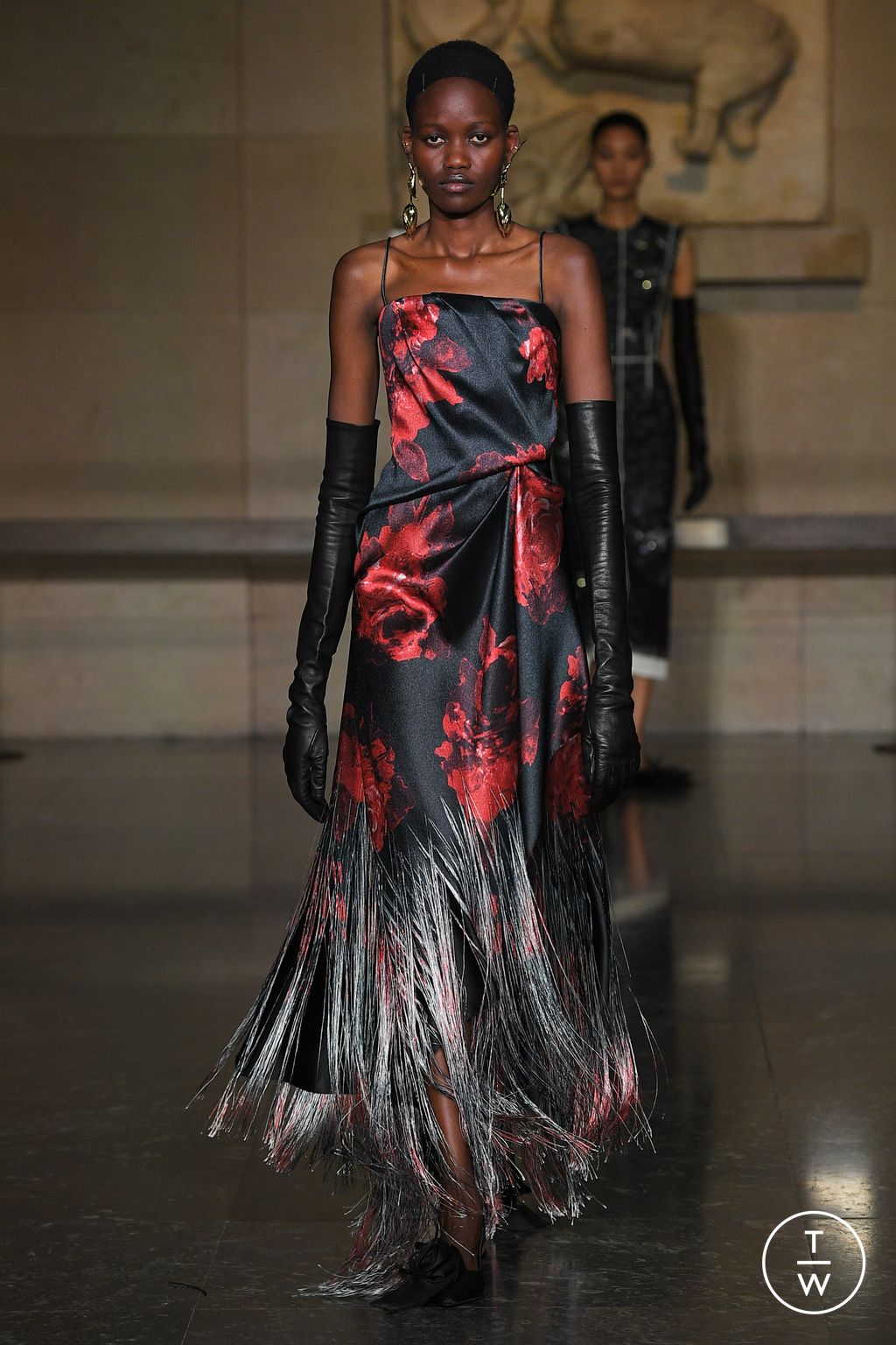 Fashion Week London Fall/Winter 2024 look 38 from the Erdem collection 女装
