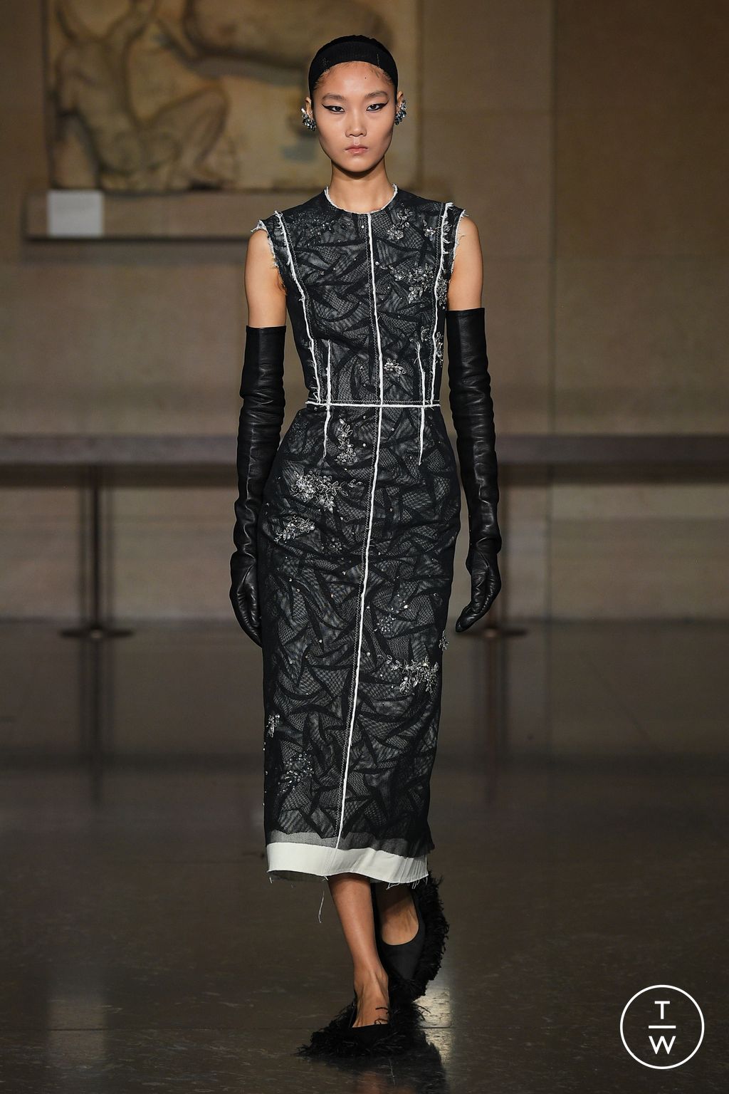 Fashion Week London Fall/Winter 2024 look 39 from the Erdem collection 女装