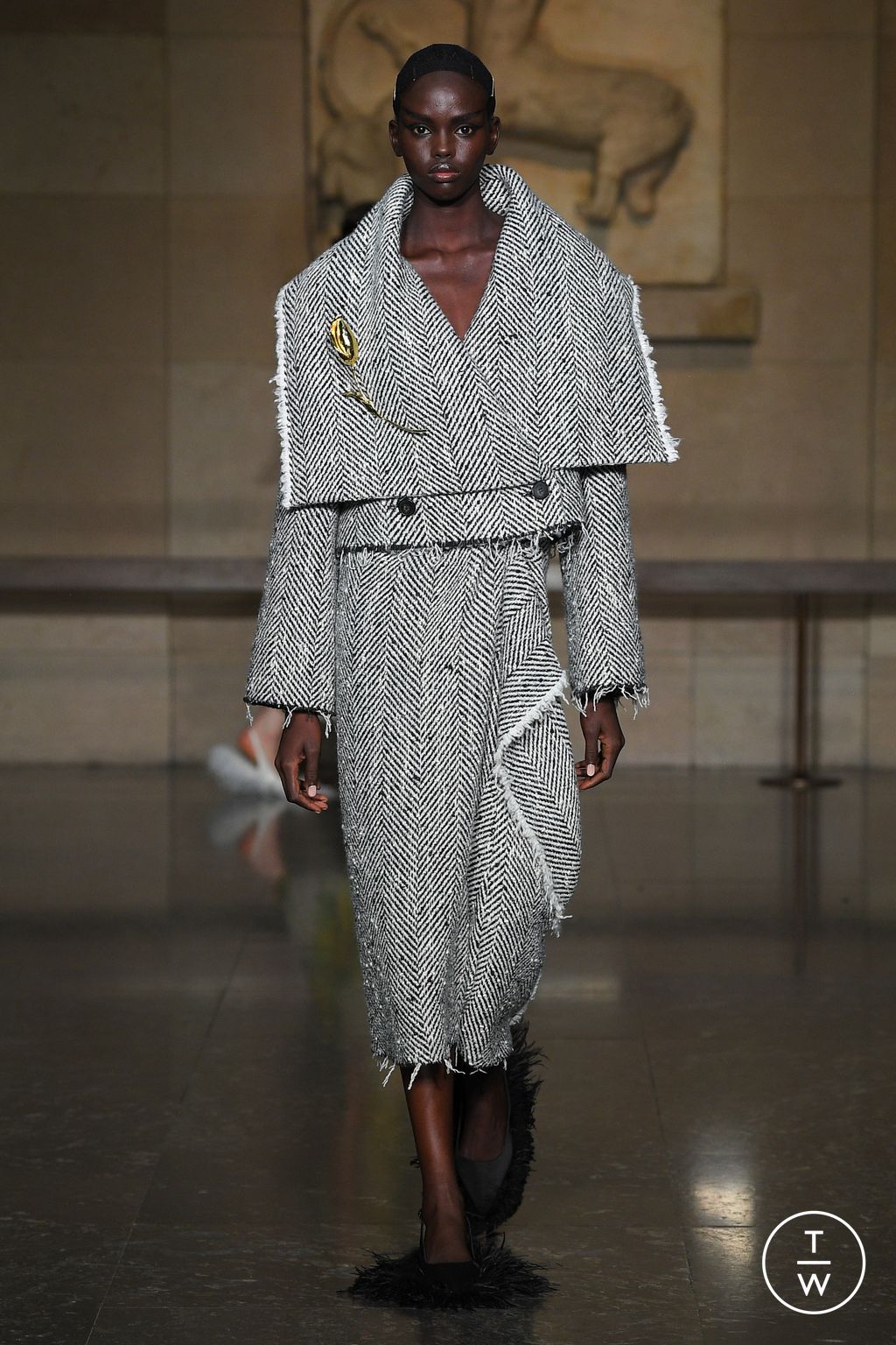 Fashion Week London Fall/Winter 2024 look 4 from the Erdem collection 女装
