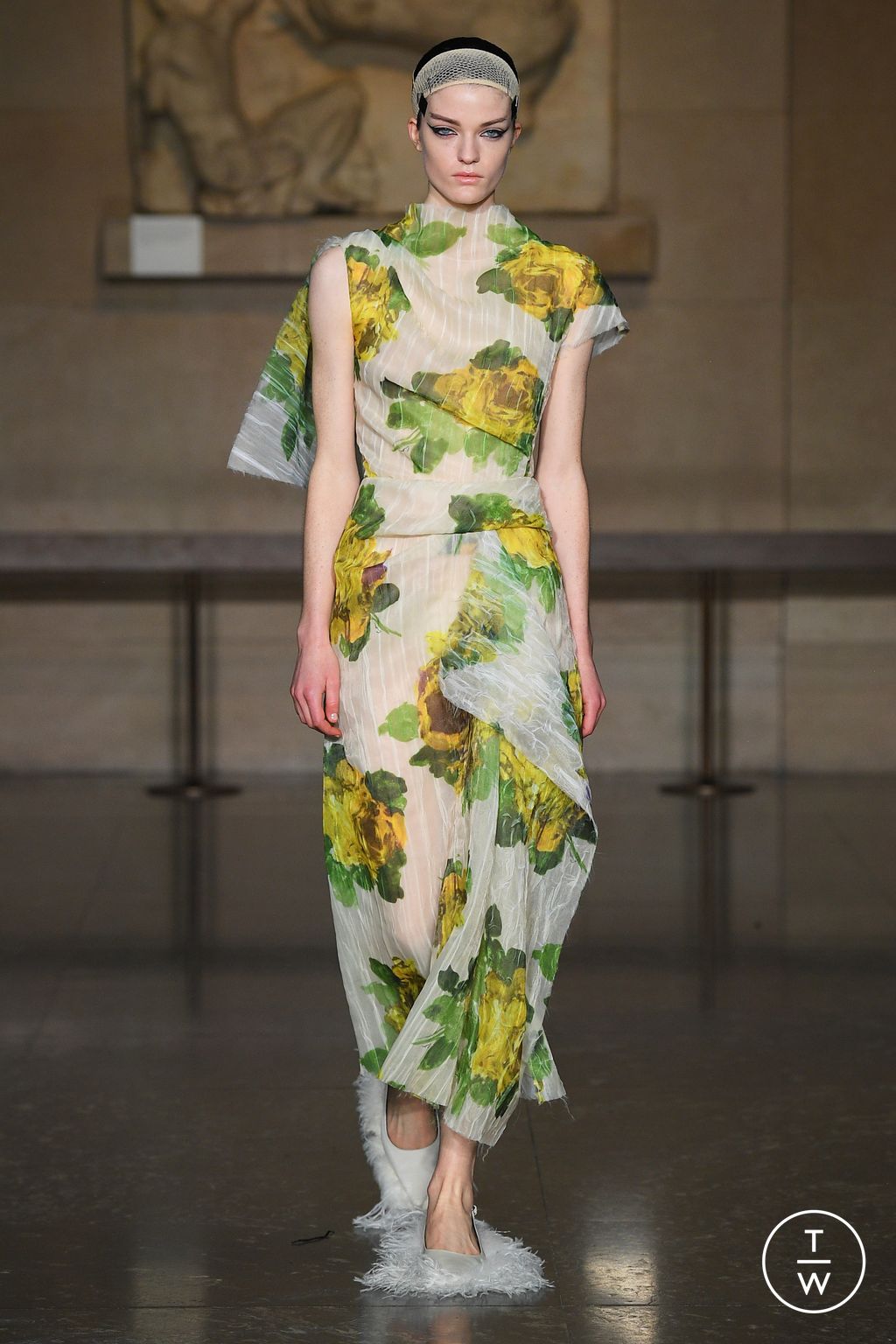 Fashion Week London Fall/Winter 2024 look 5 from the Erdem collection 女装