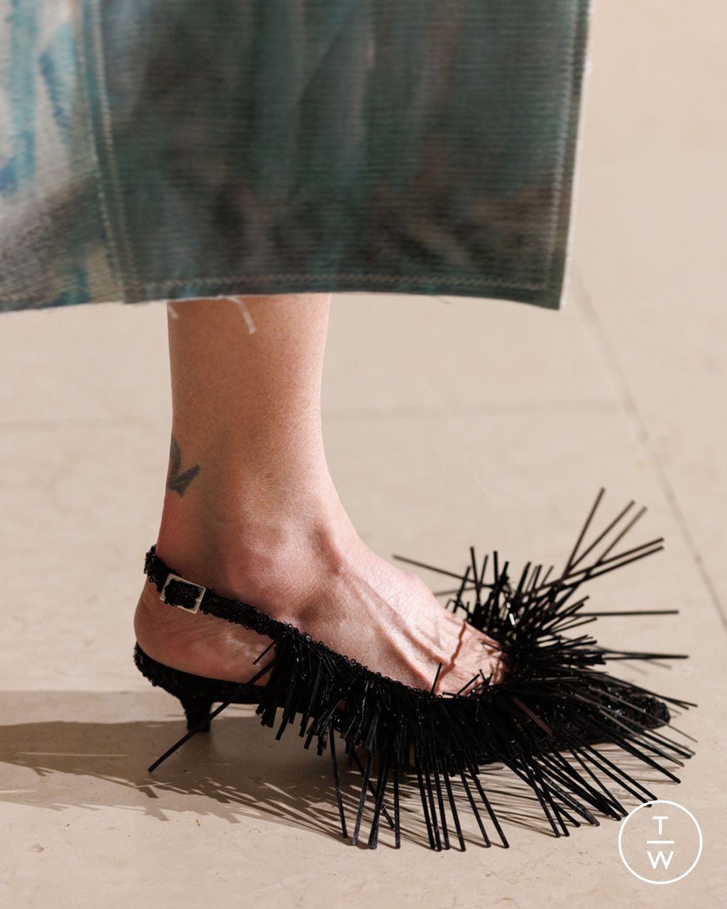 Fashion Week London Fall/Winter 2025 look 5 de la collection Erdem womenswear accessories