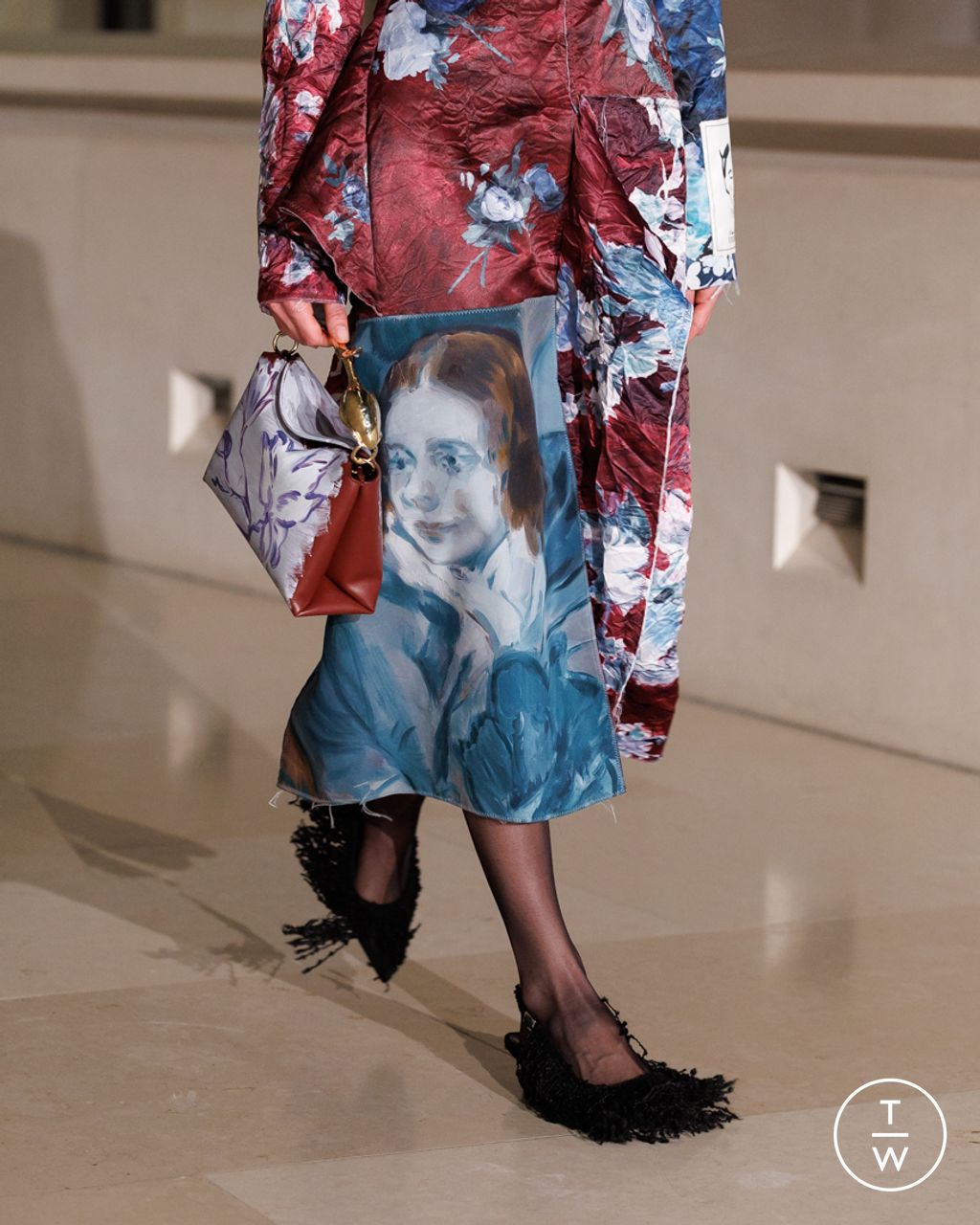 Fashion Week London Fall/Winter 2025 look 55 de la collection Erdem womenswear accessories