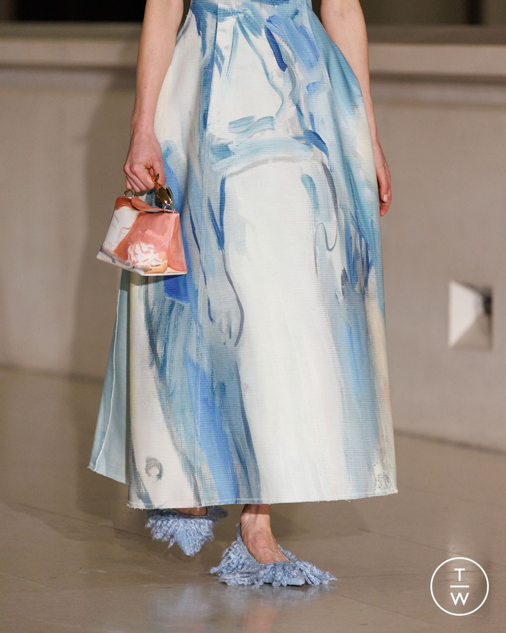 Fashion Week London Fall/Winter 2025 look 6 de la collection Erdem womenswear accessories