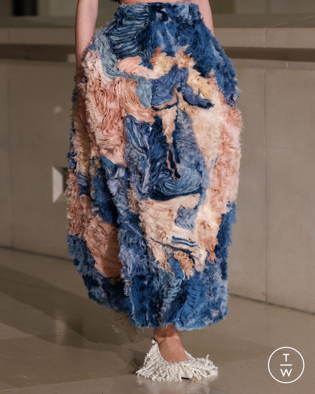 Fashion Week London Fall/Winter 2025 look 60 de la collection Erdem womenswear accessories