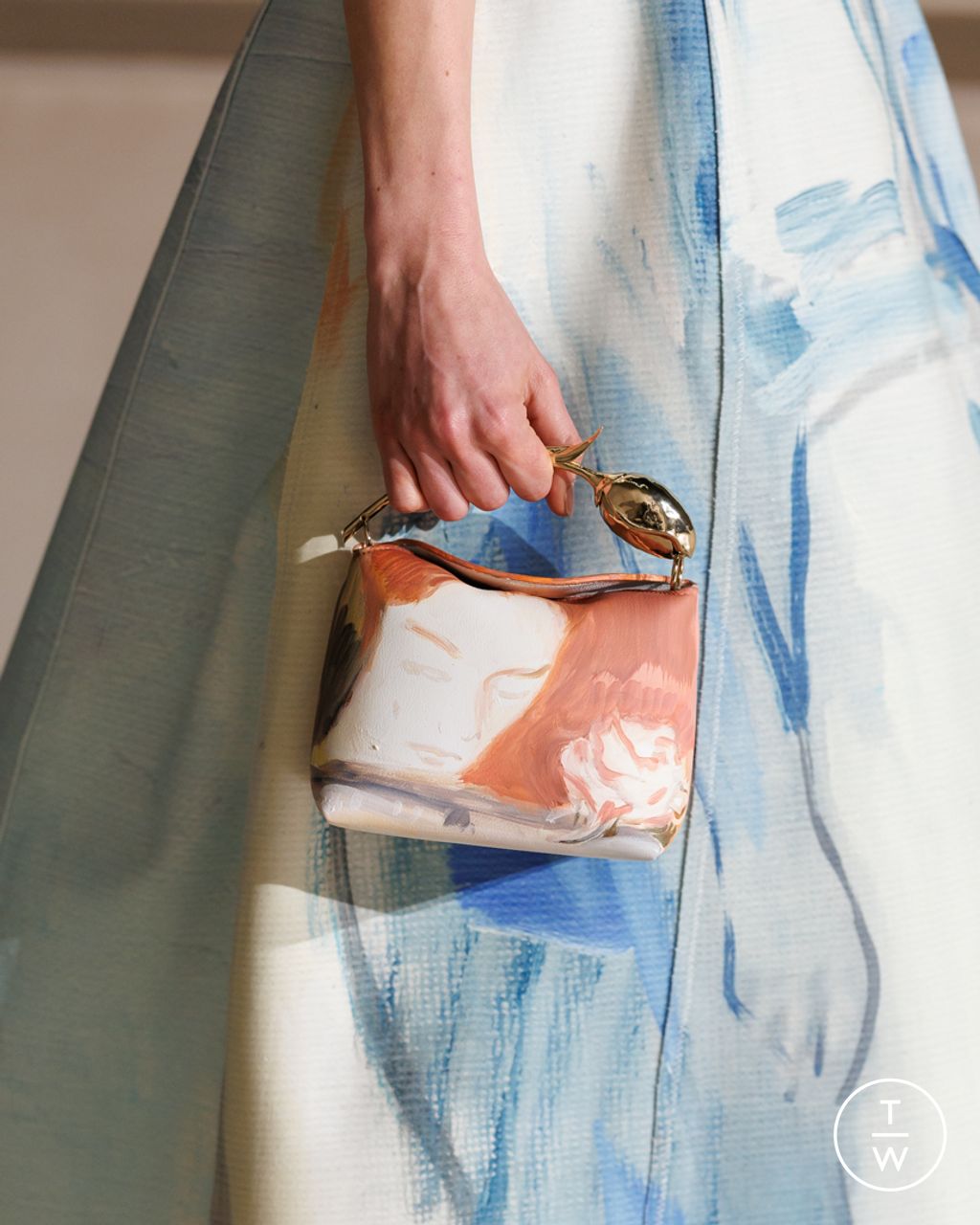 Fashion Week London Fall/Winter 2025 look 7 de la collection Erdem womenswear accessories