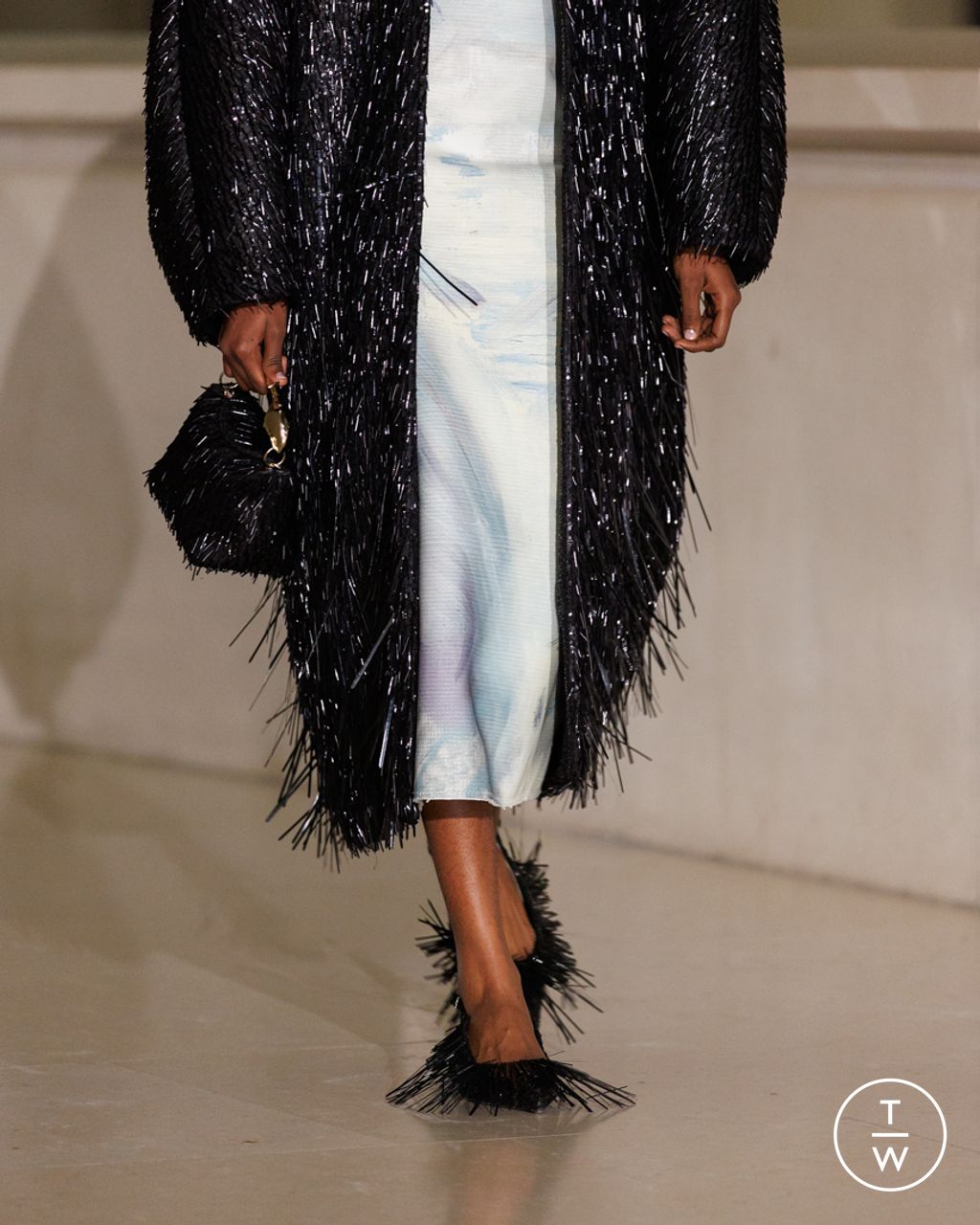 Fashion Week London Fall/Winter 2025 look 8 de la collection Erdem womenswear accessories