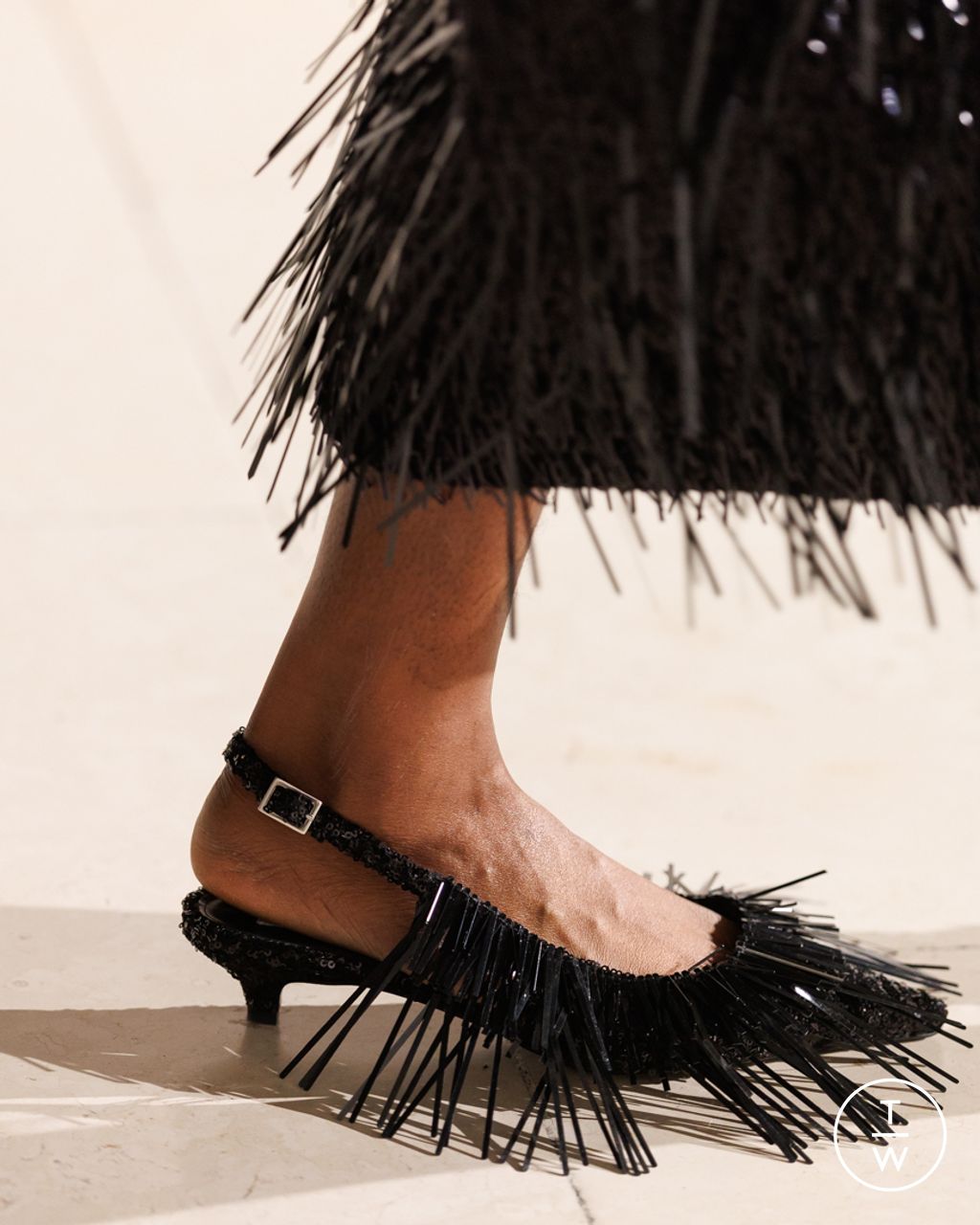 Fashion Week London Fall/Winter 2025 look 10 de la collection Erdem womenswear accessories