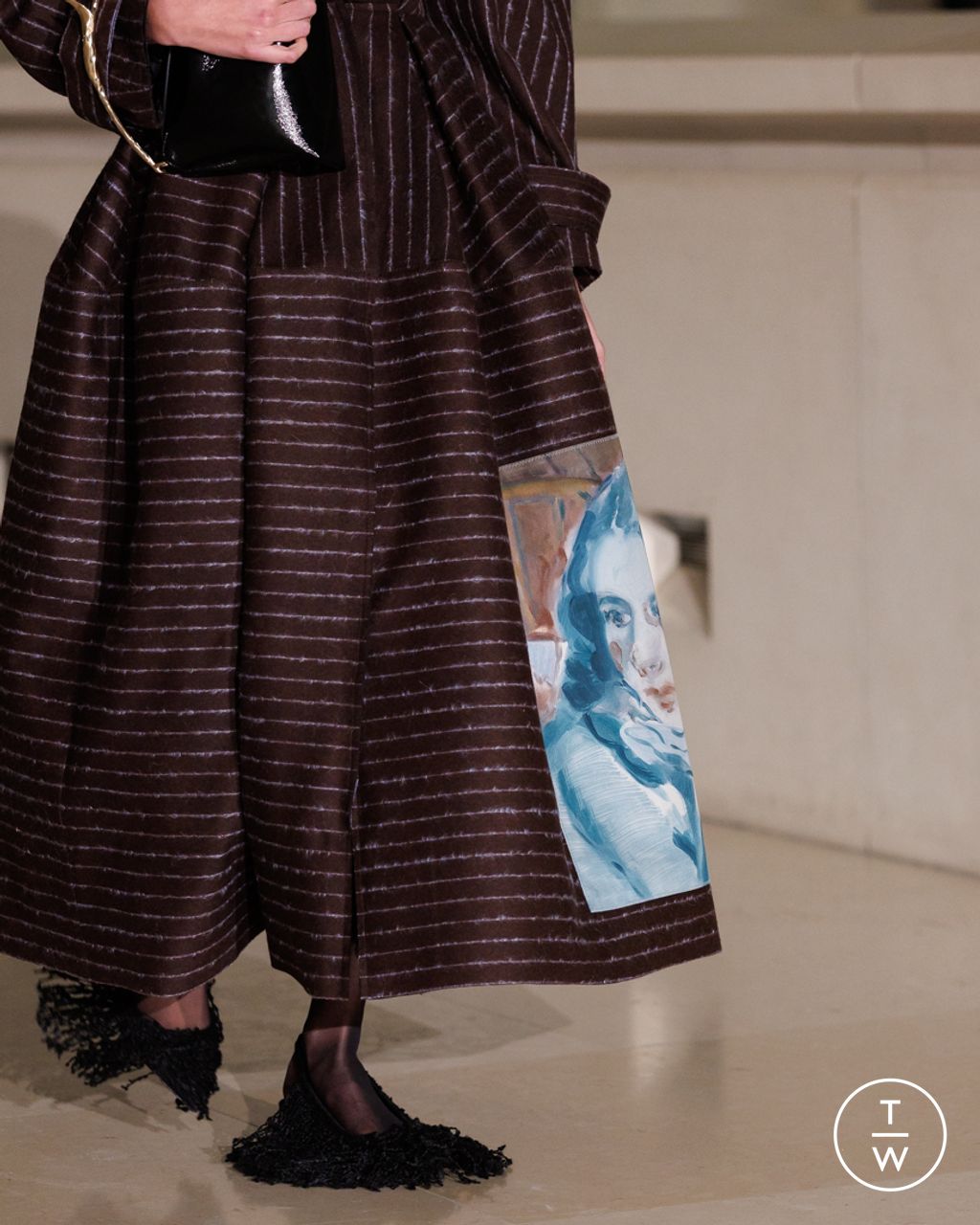 Fashion Week London Fall/Winter 2025 look 15 de la collection Erdem womenswear accessories