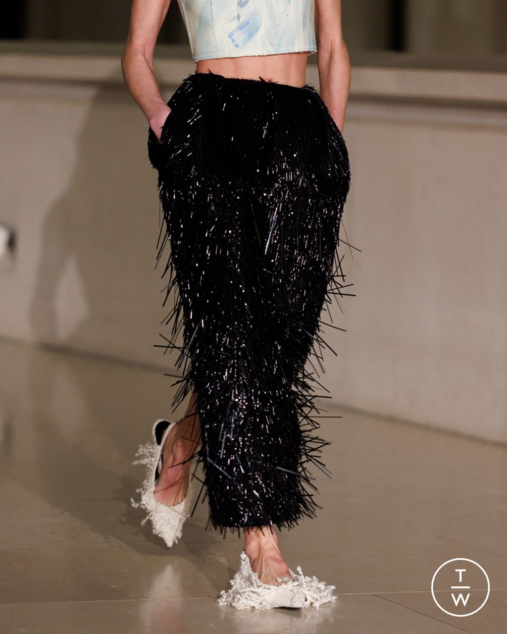 Fashion Week London Fall/Winter 2025 look 1 from the Erdem collection 女装配饰