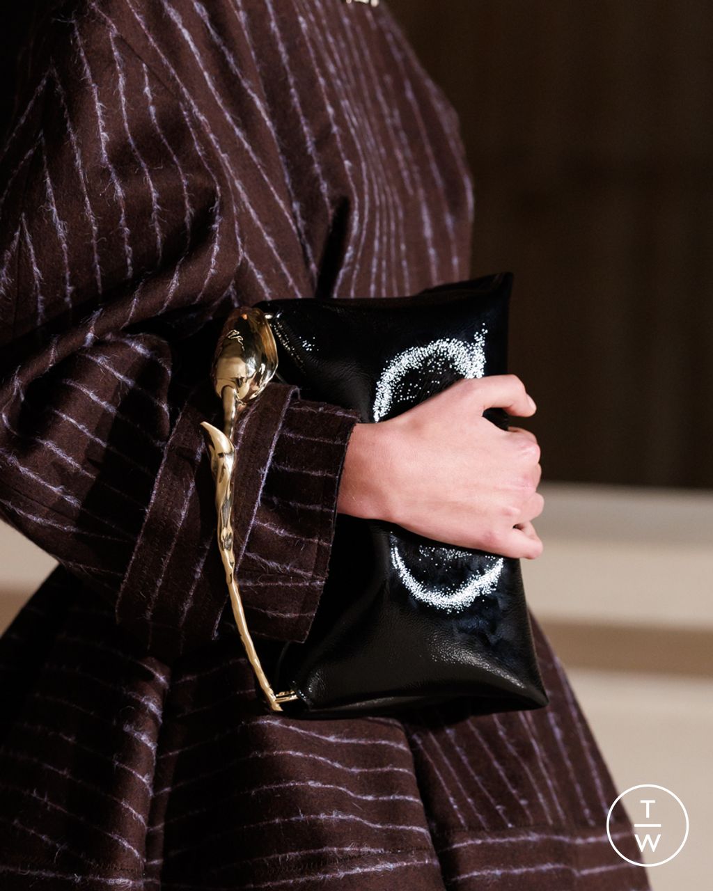 Fashion Week London Fall/Winter 2025 look 17 de la collection Erdem womenswear accessories