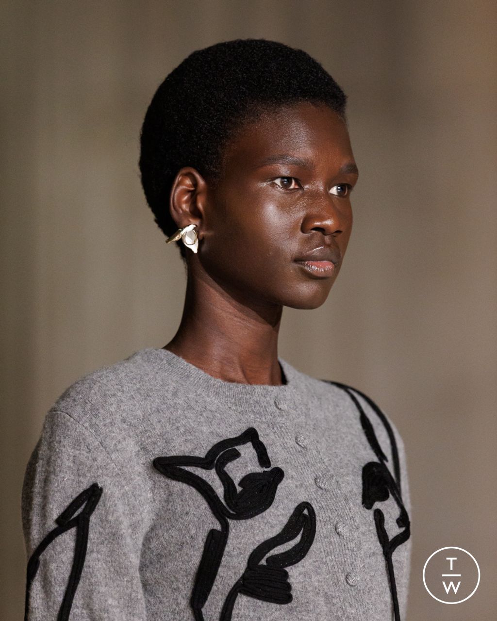 Fashion Week London Fall/Winter 2025 look 20 from the Erdem collection womenswear accessories