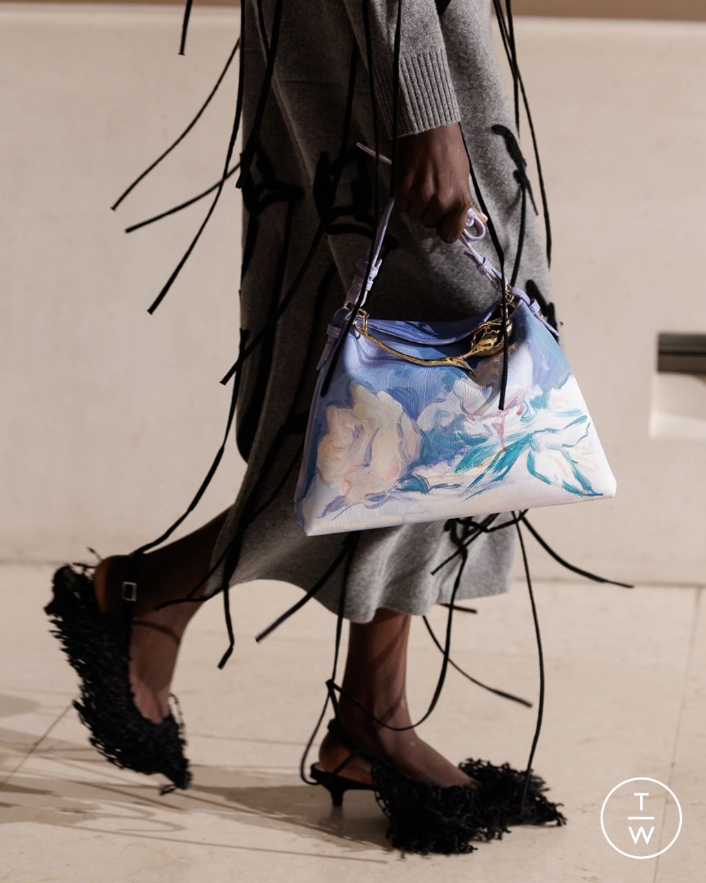 Fashion Week London Fall/Winter 2025 look 21 de la collection Erdem womenswear accessories