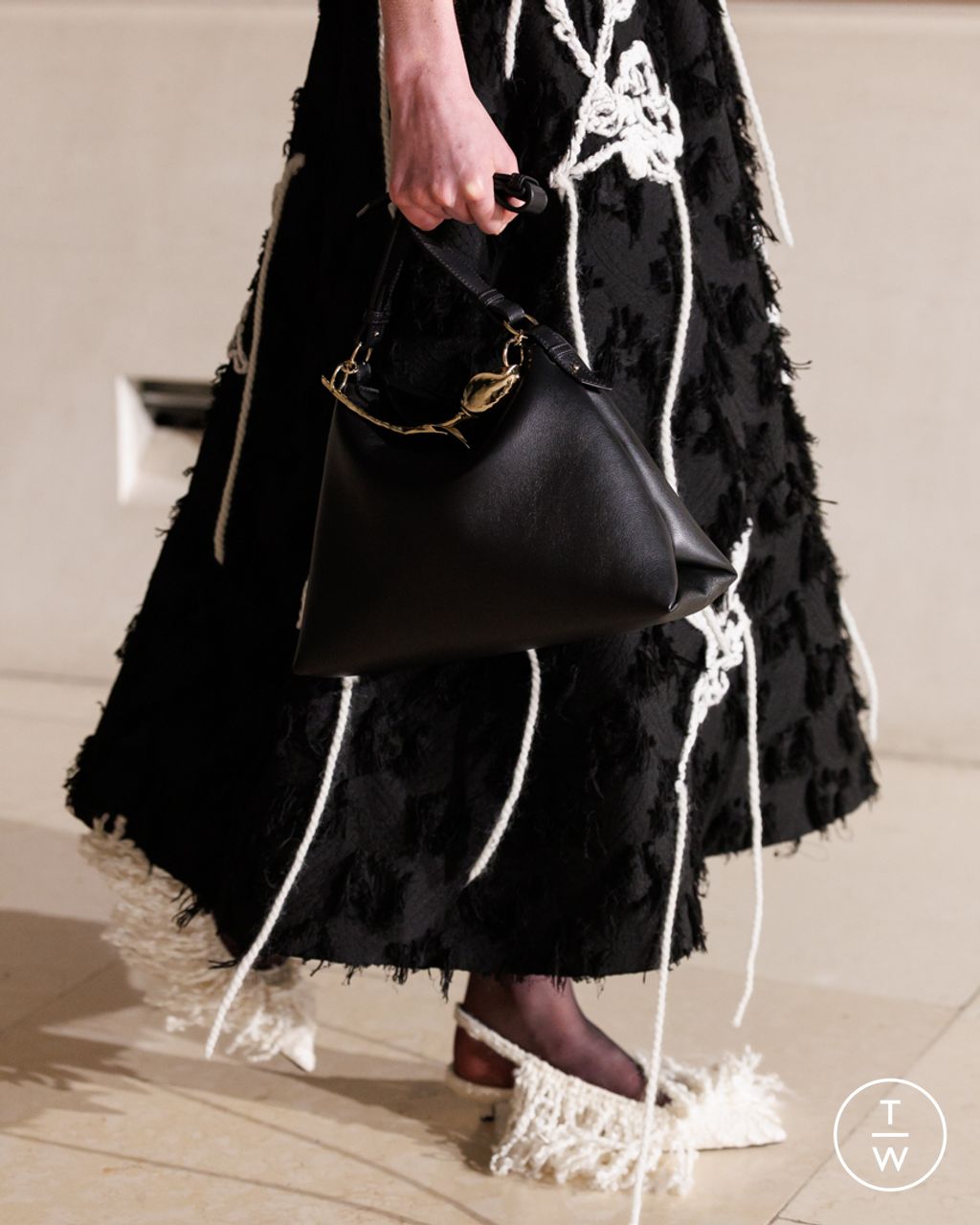 Fashion Week London Fall/Winter 2025 look 23 de la collection Erdem womenswear accessories