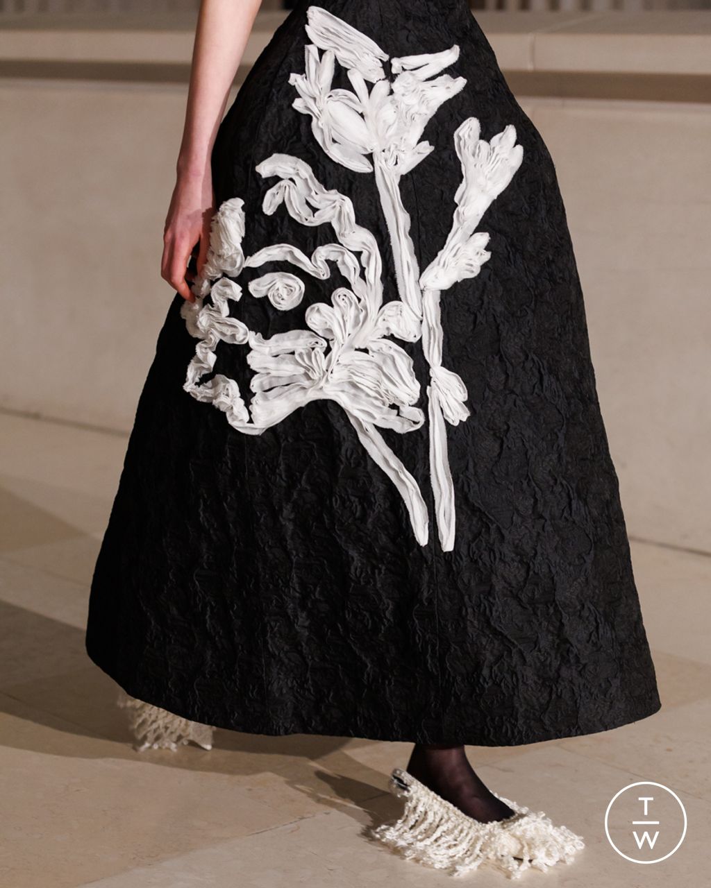 Fashion Week London Fall/Winter 2025 look 25 de la collection Erdem womenswear accessories