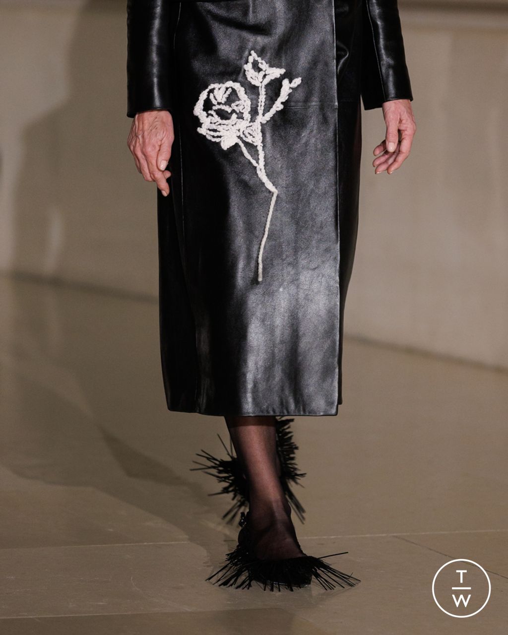 Fashion Week London Fall/Winter 2025 look 26 de la collection Erdem womenswear accessories