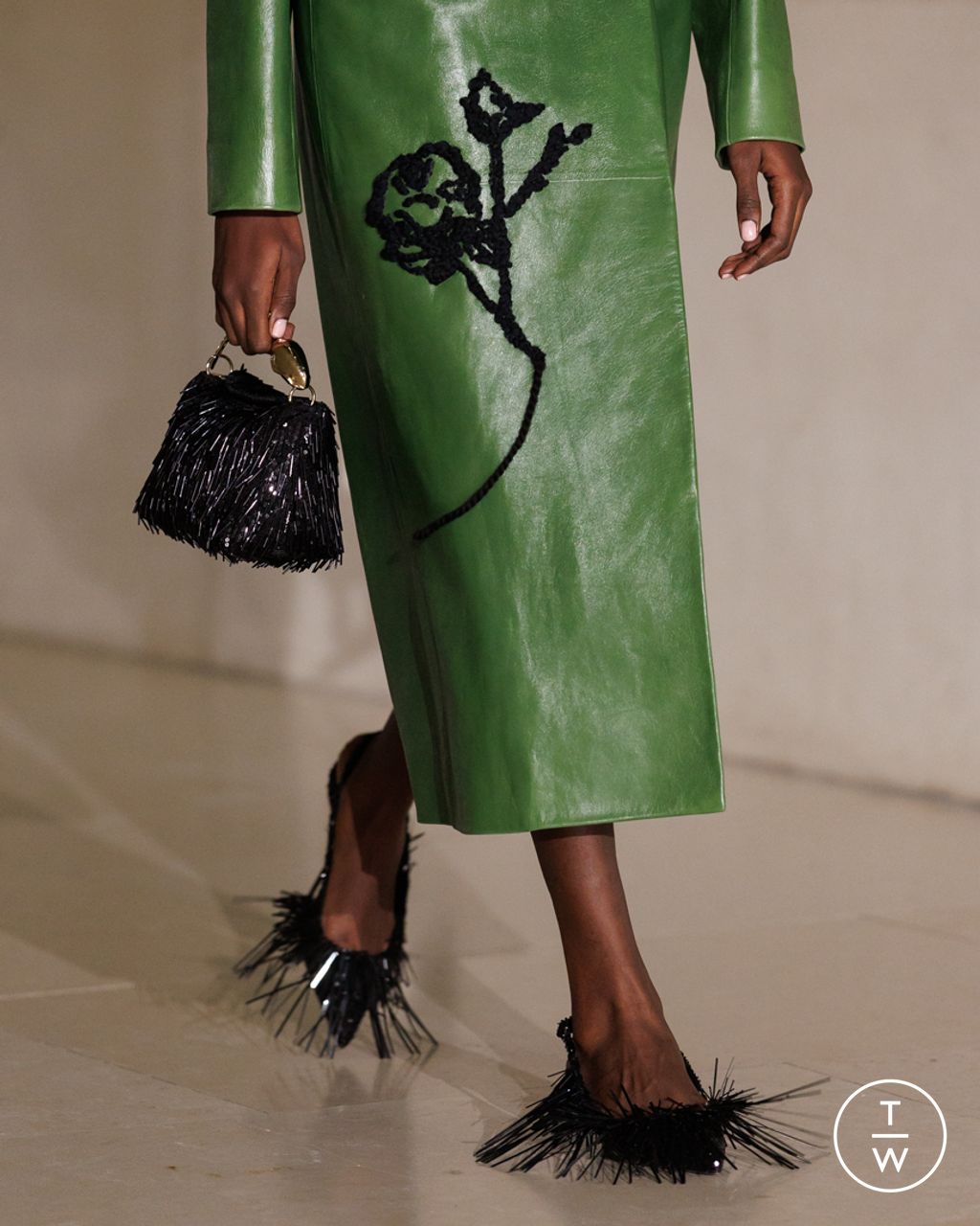 Fashion Week London Fall/Winter 2025 look 28 de la collection Erdem womenswear accessories