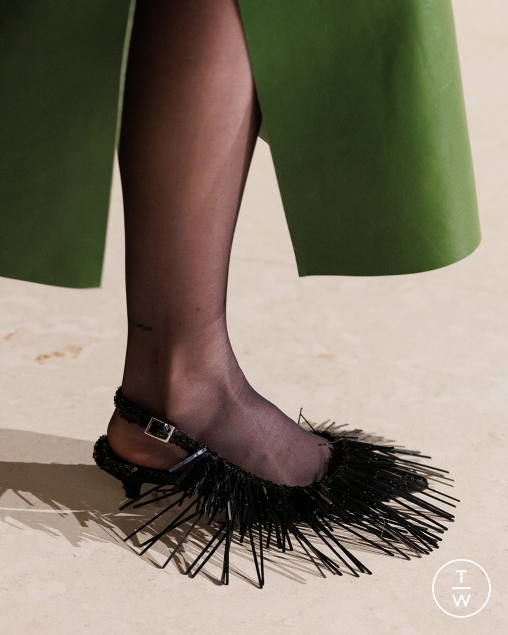 Fashion Week London Fall/Winter 2025 look 31 de la collection Erdem womenswear accessories