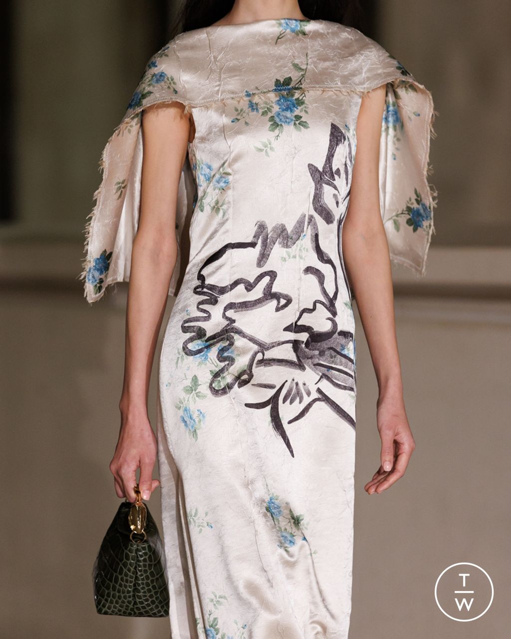 Fashion Week London Fall/Winter 2025 look 32 de la collection Erdem womenswear accessories