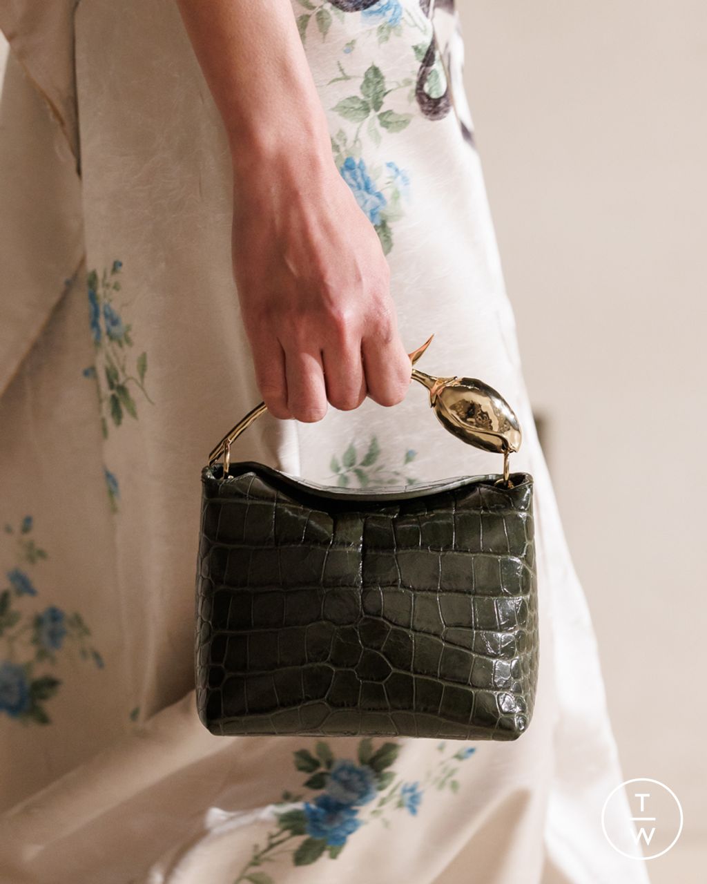 Fashion Week London Fall/Winter 2025 look 34 de la collection Erdem womenswear accessories