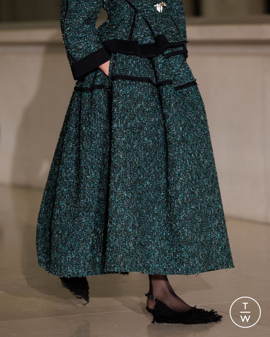 Fashion Week London Fall/Winter 2025 look 37 de la collection Erdem womenswear accessories