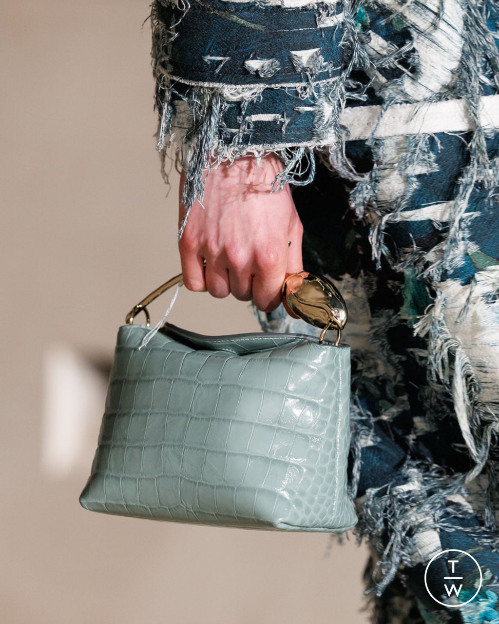 Fashion Week London Fall/Winter 2025 look 41 de la collection Erdem womenswear accessories