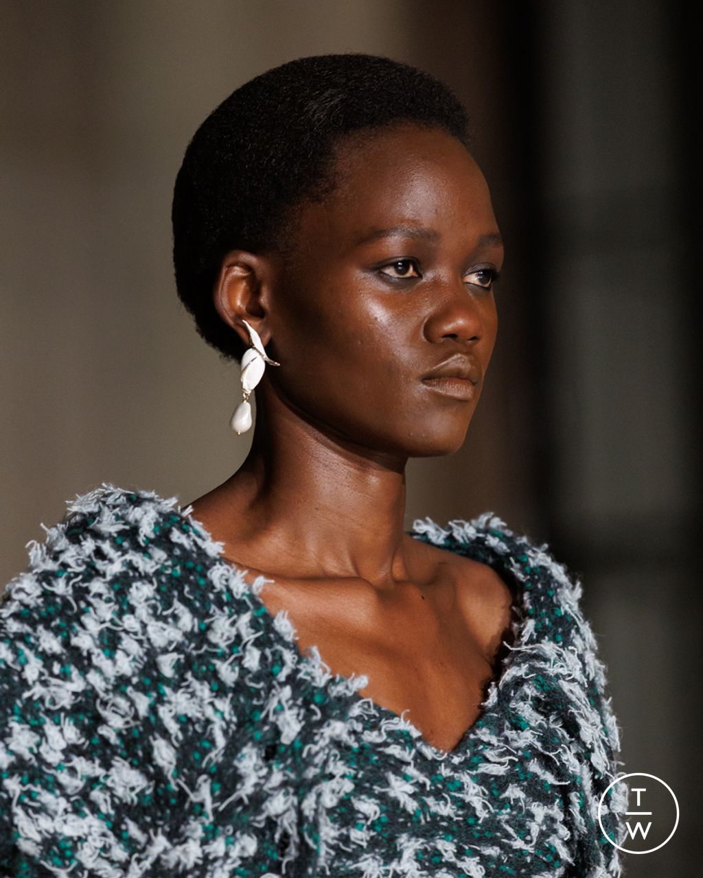 Fashion Week London Fall/Winter 2025 look 45 de la collection Erdem womenswear accessories