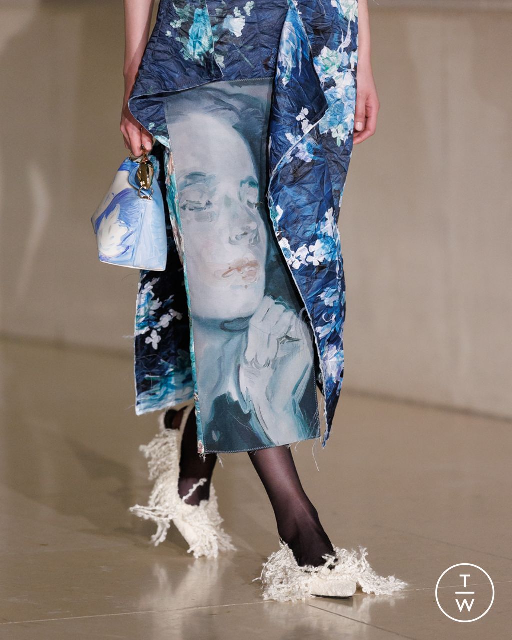 Fashion Week London Fall/Winter 2025 look 50 from the Erdem collection 女装配饰