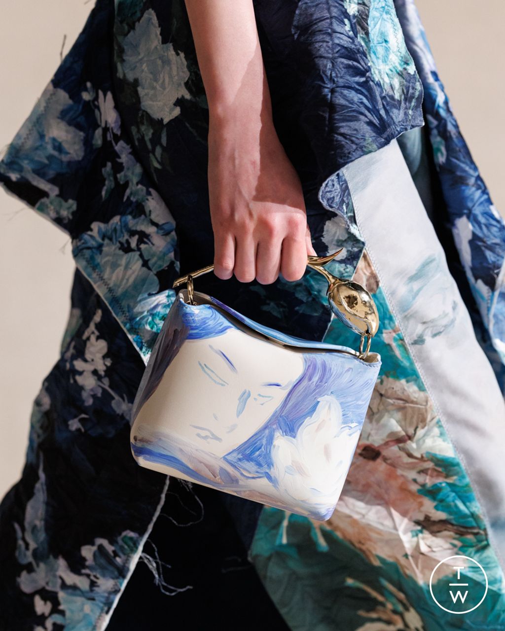 Fashion Week London Fall/Winter 2025 look 53 de la collection Erdem womenswear accessories