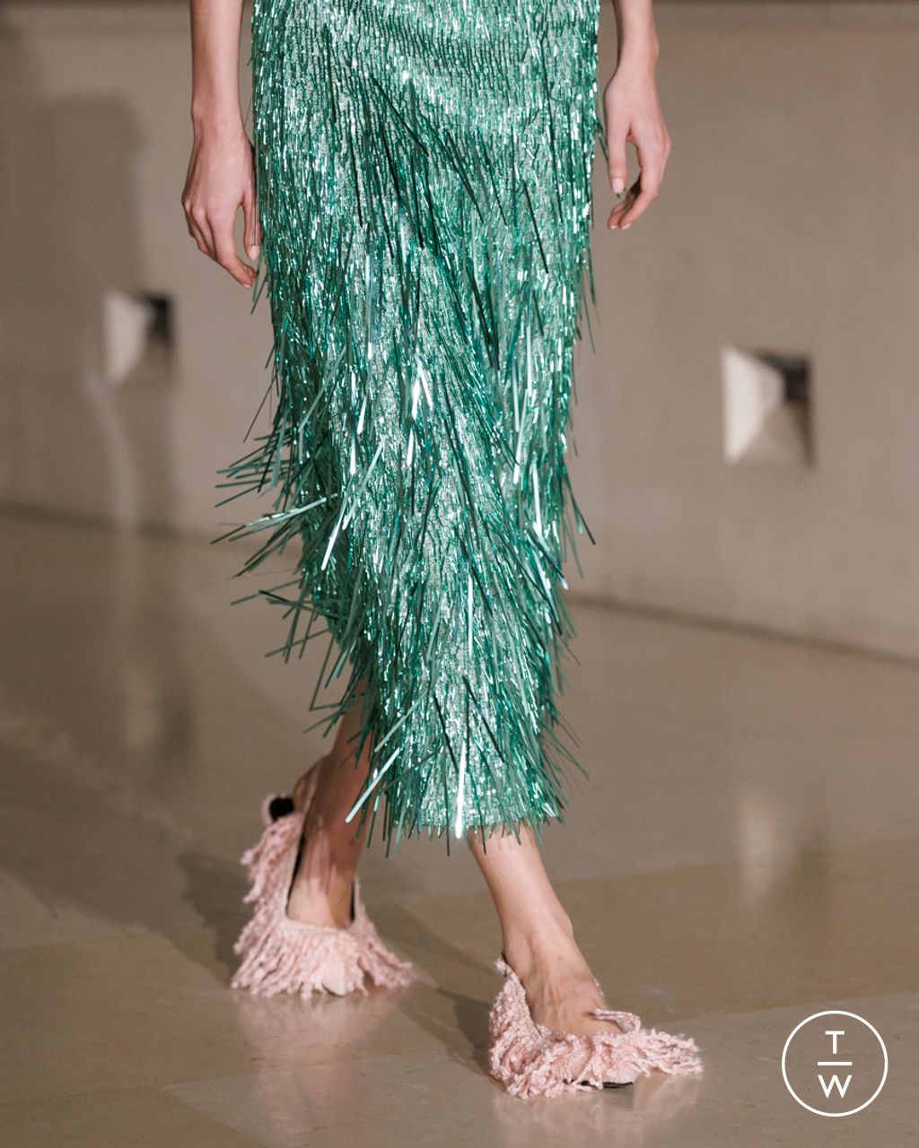 Fashion Week London Fall/Winter 2025 look 54 de la collection Erdem womenswear accessories