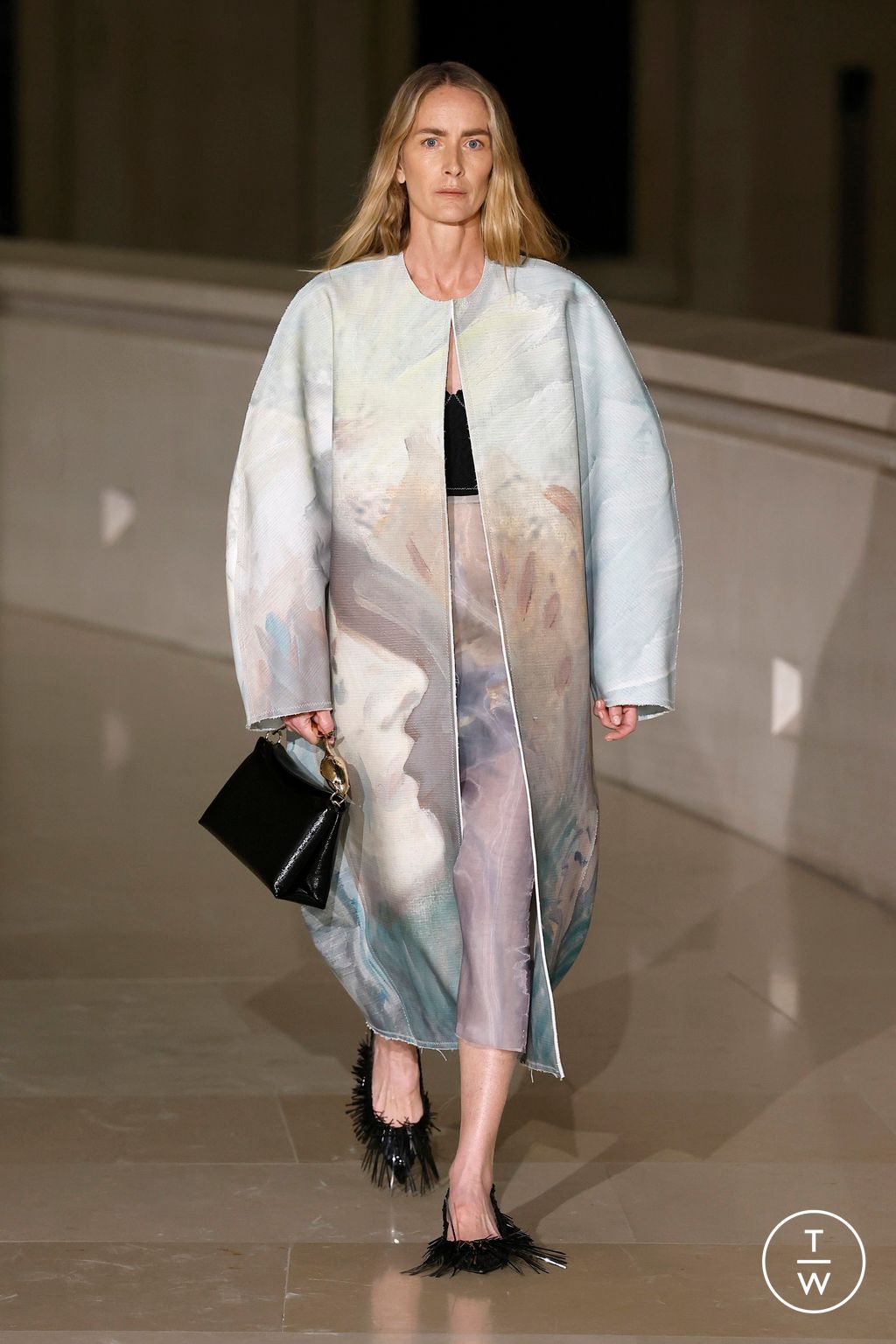 Fashion Week London Fall/Winter 2025 look 4 from the Erdem collection womenswear